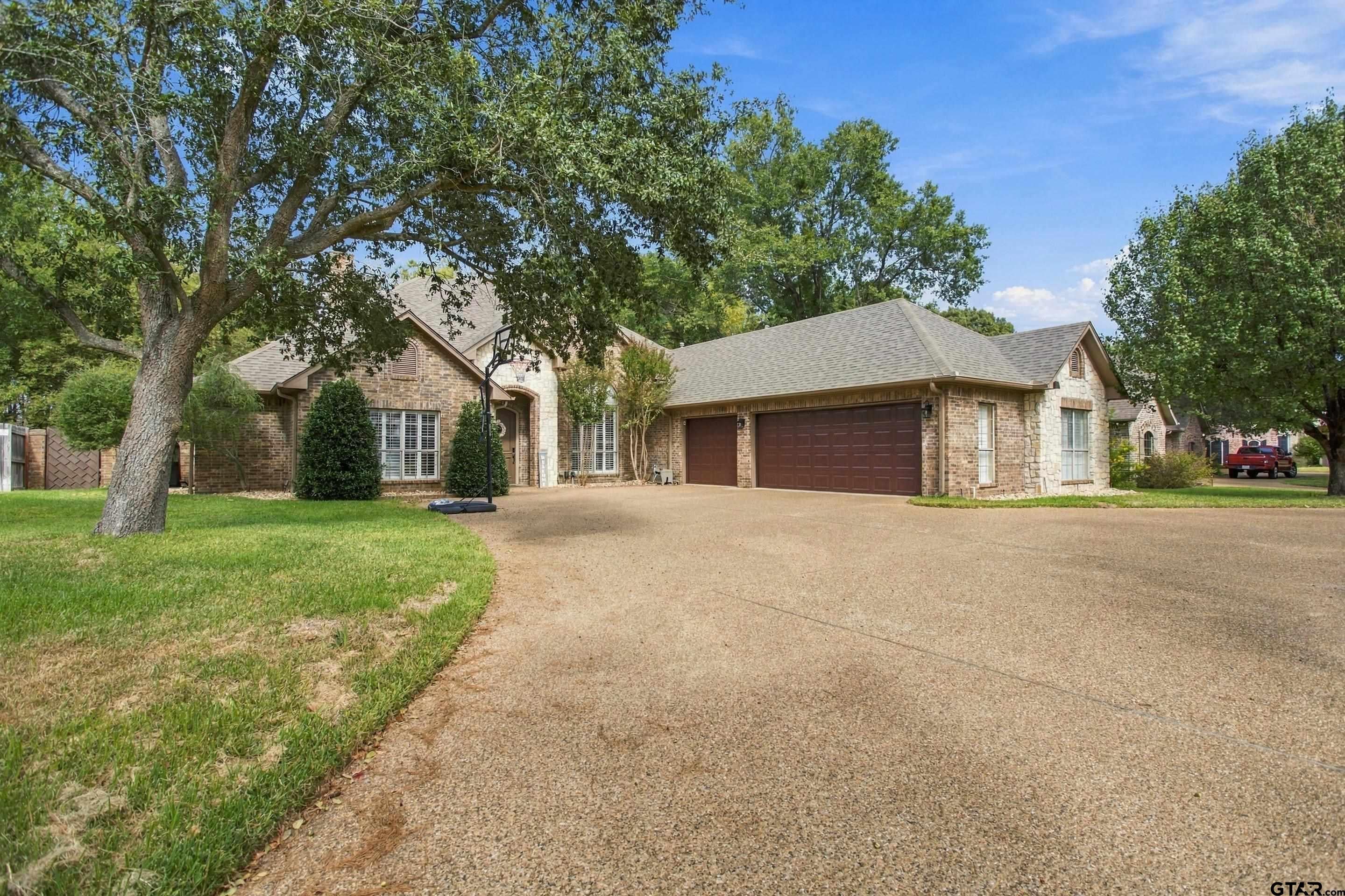 2215 Firestone Cir