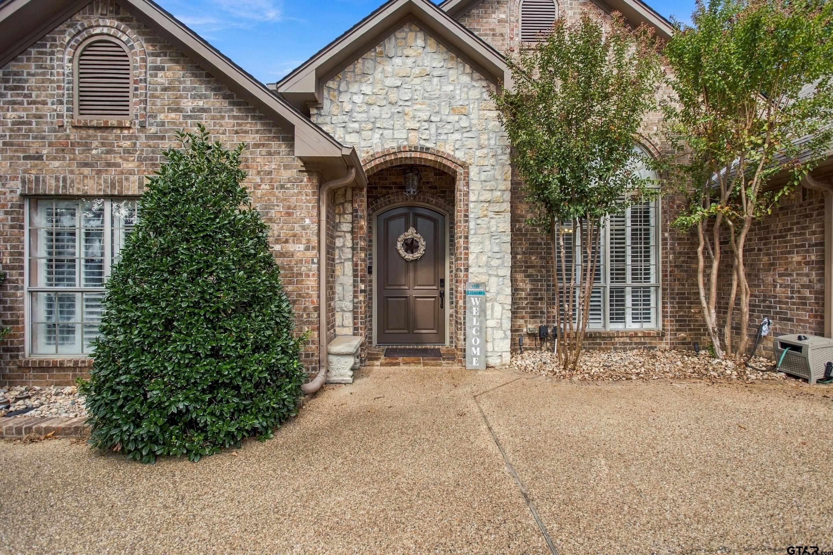 2215 Firestone Cir