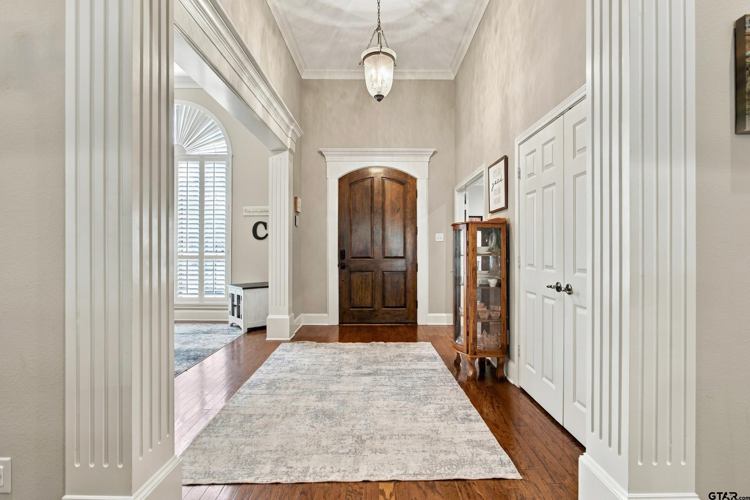 2215 Firestone Cir