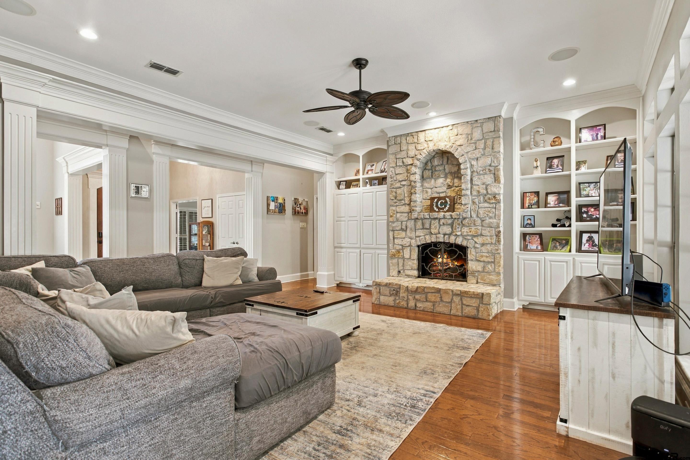 2215 Firestone Cir
