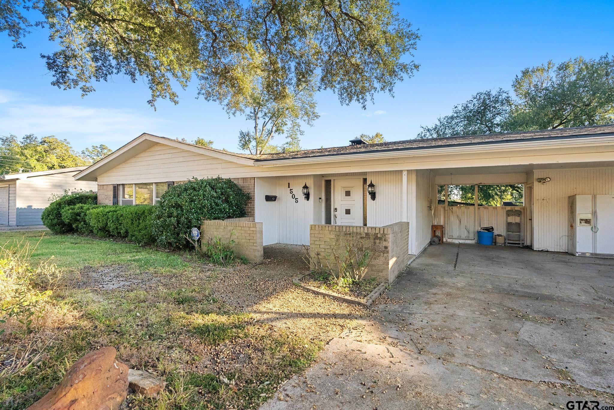 1505 Glenrose