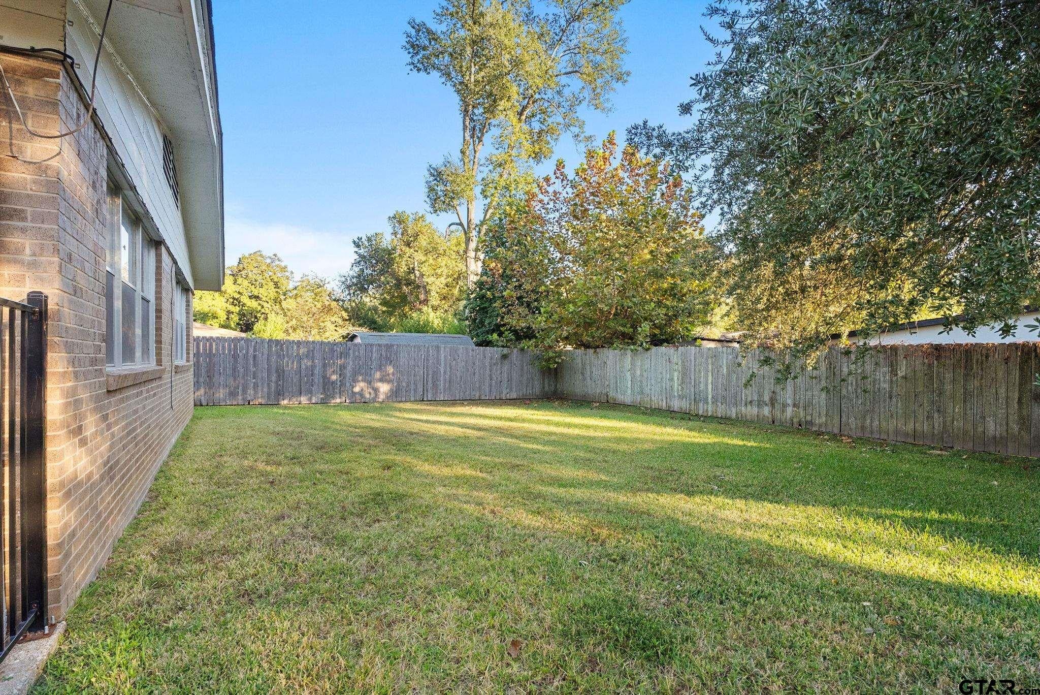 1505 Glenrose