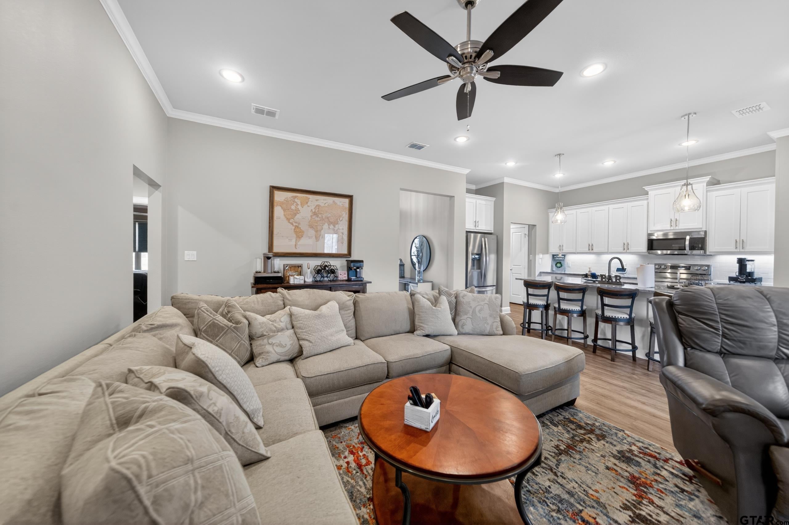 412 Meadows Lane
