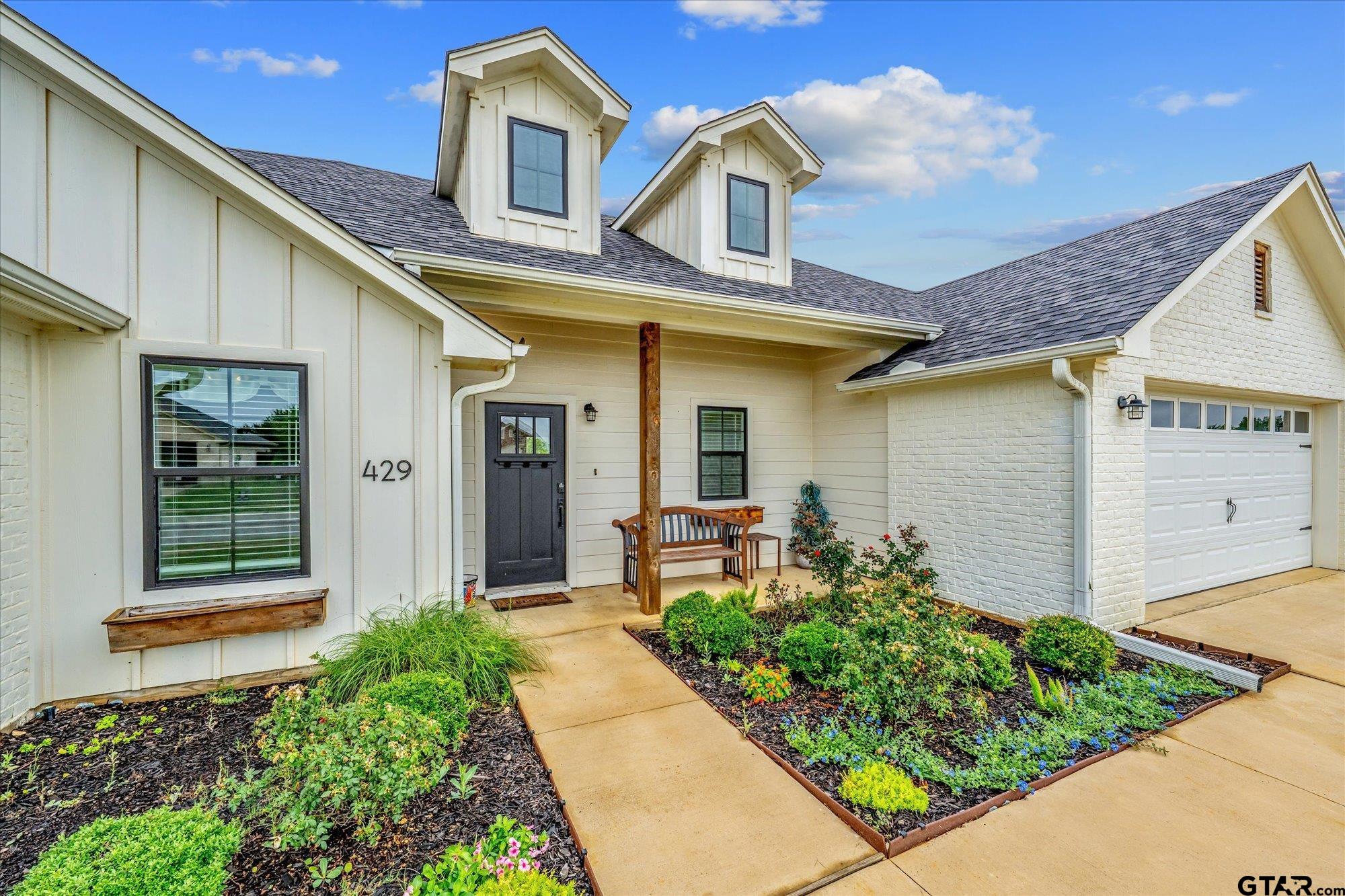 429 Laura Ln