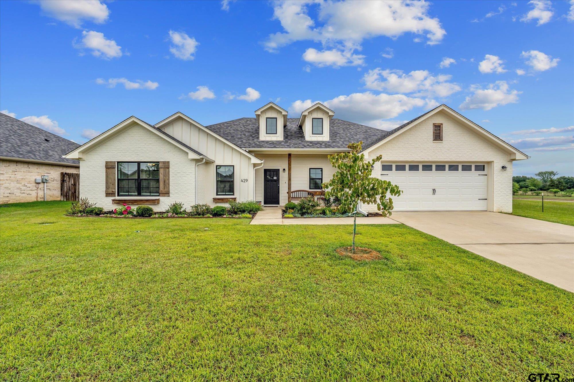 429 Laura Ln