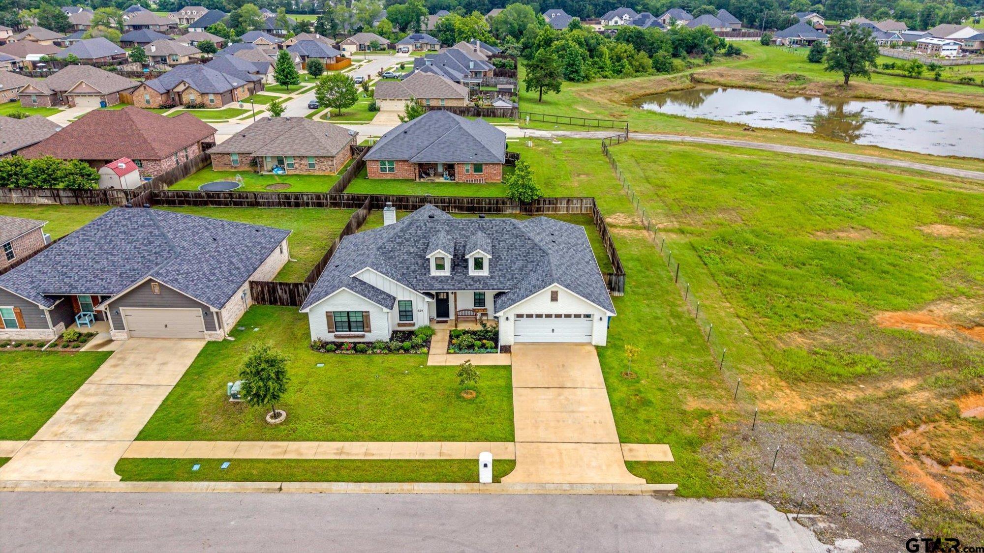 429 Laura Ln