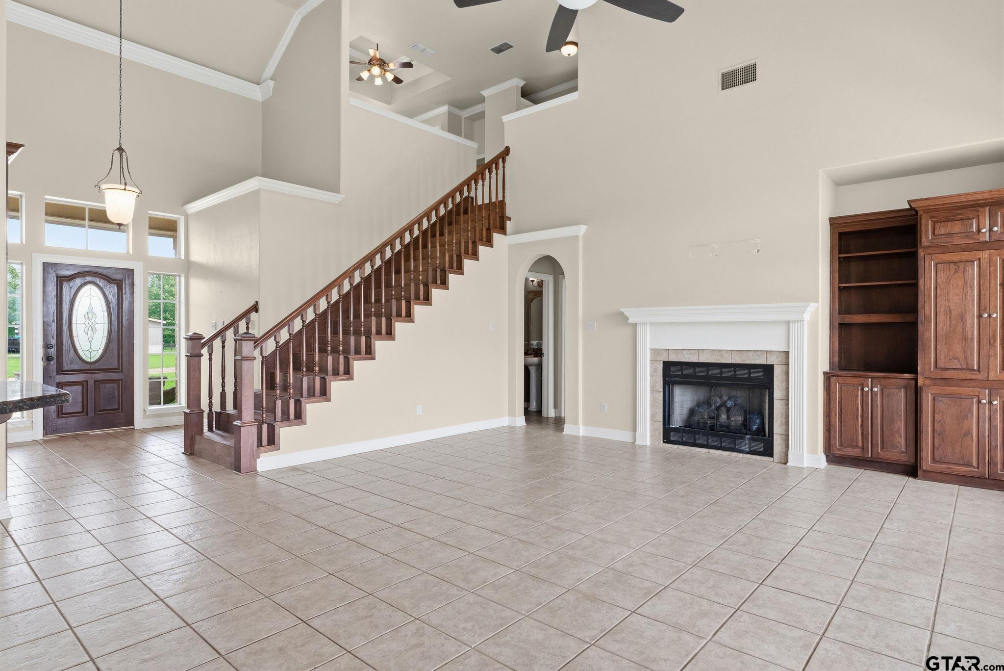 219 W Twin Creeks Trl