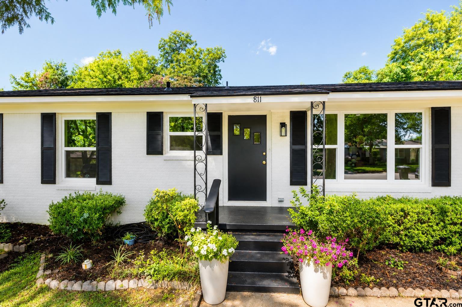 811 S Blackwell