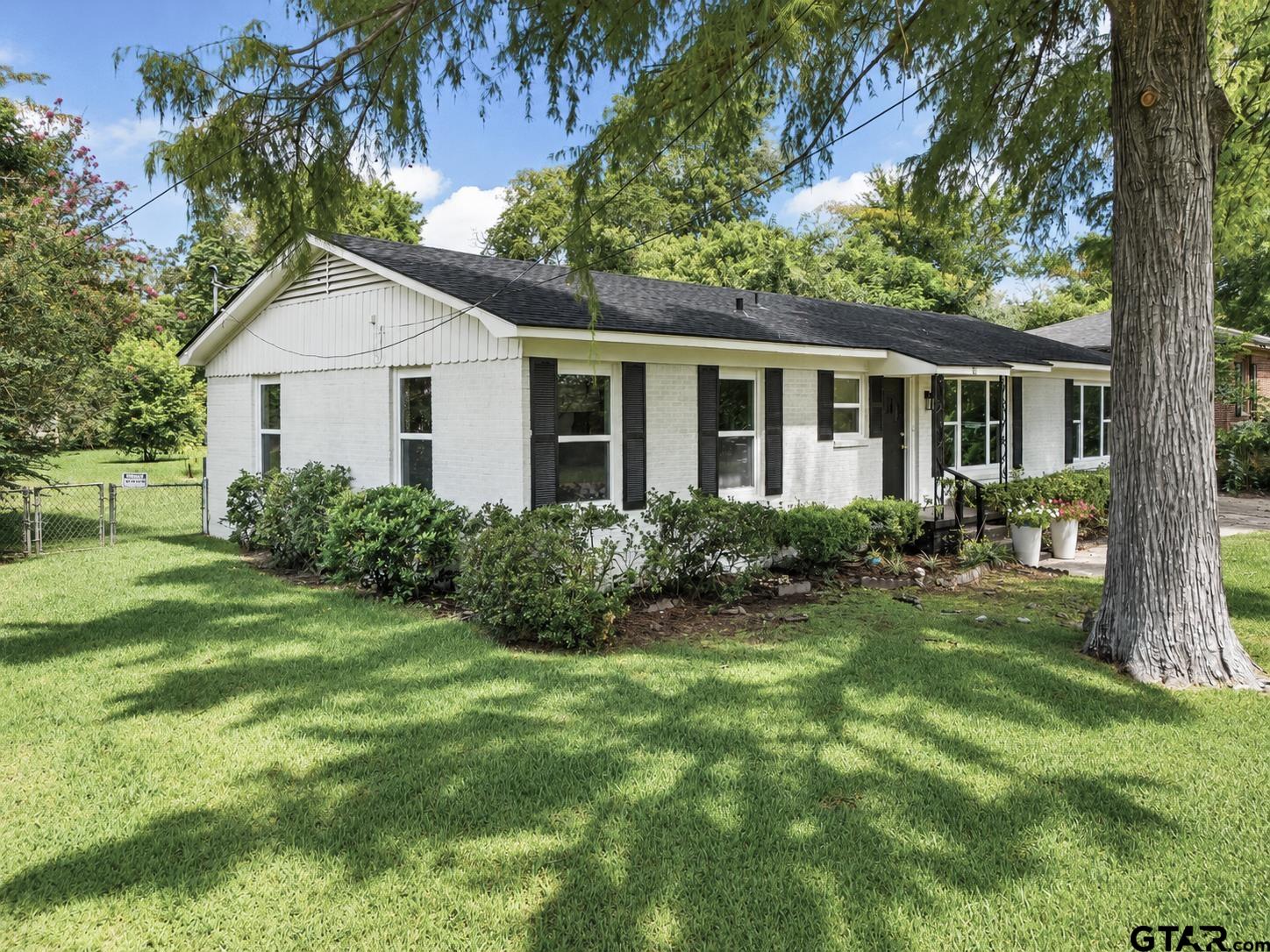 811 S Blackwell