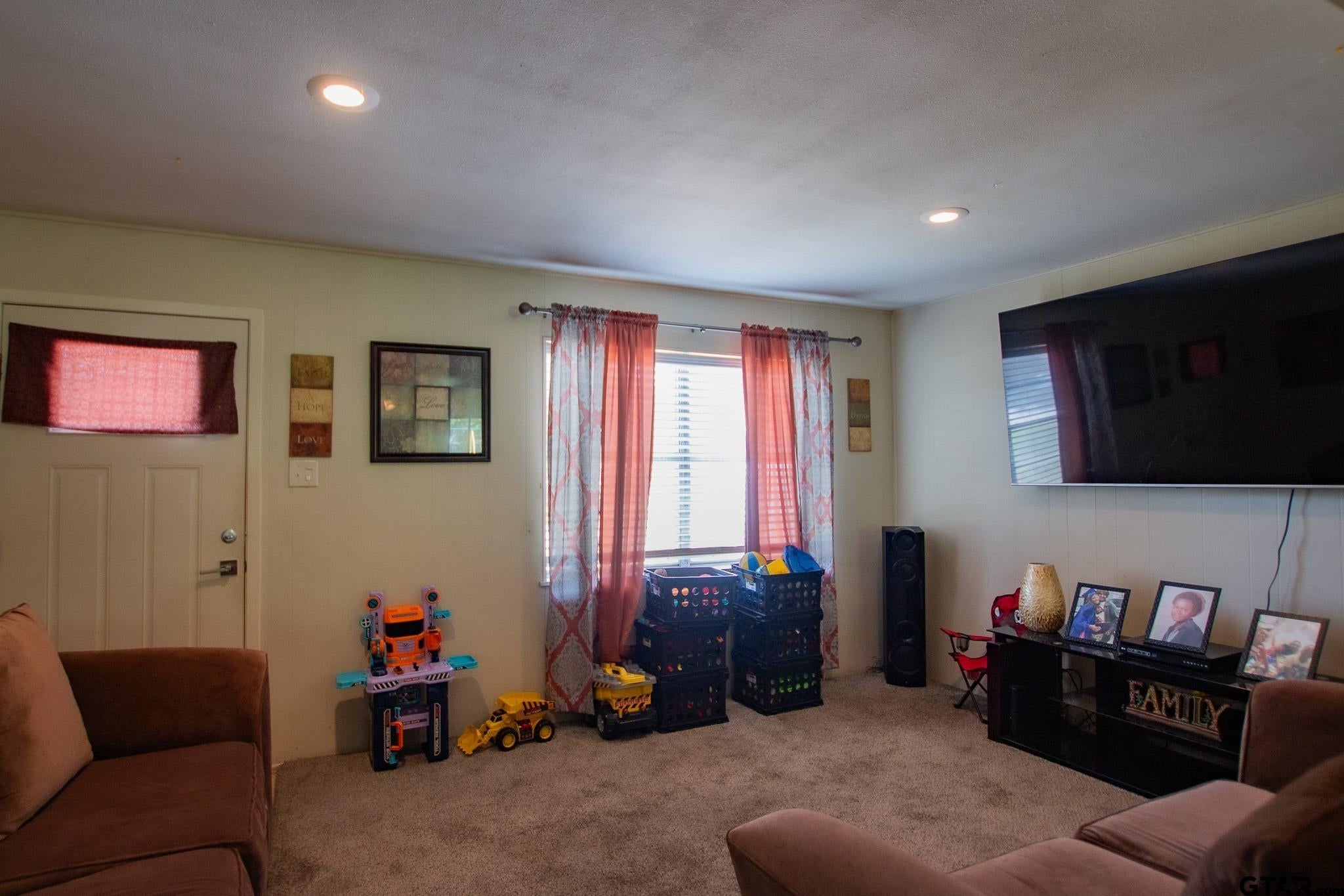 8142 Karen Dr