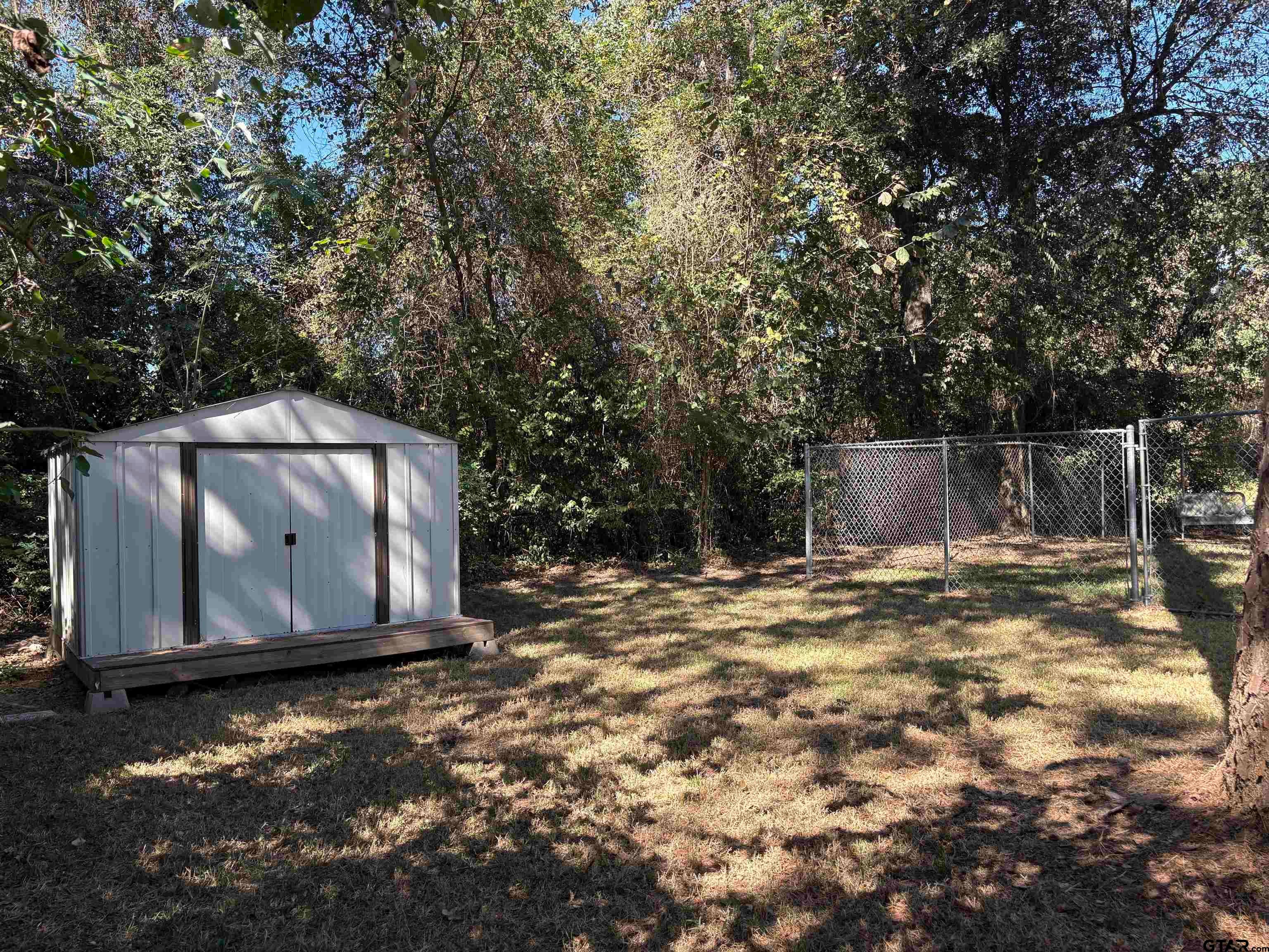 864 Elizabeth Dr