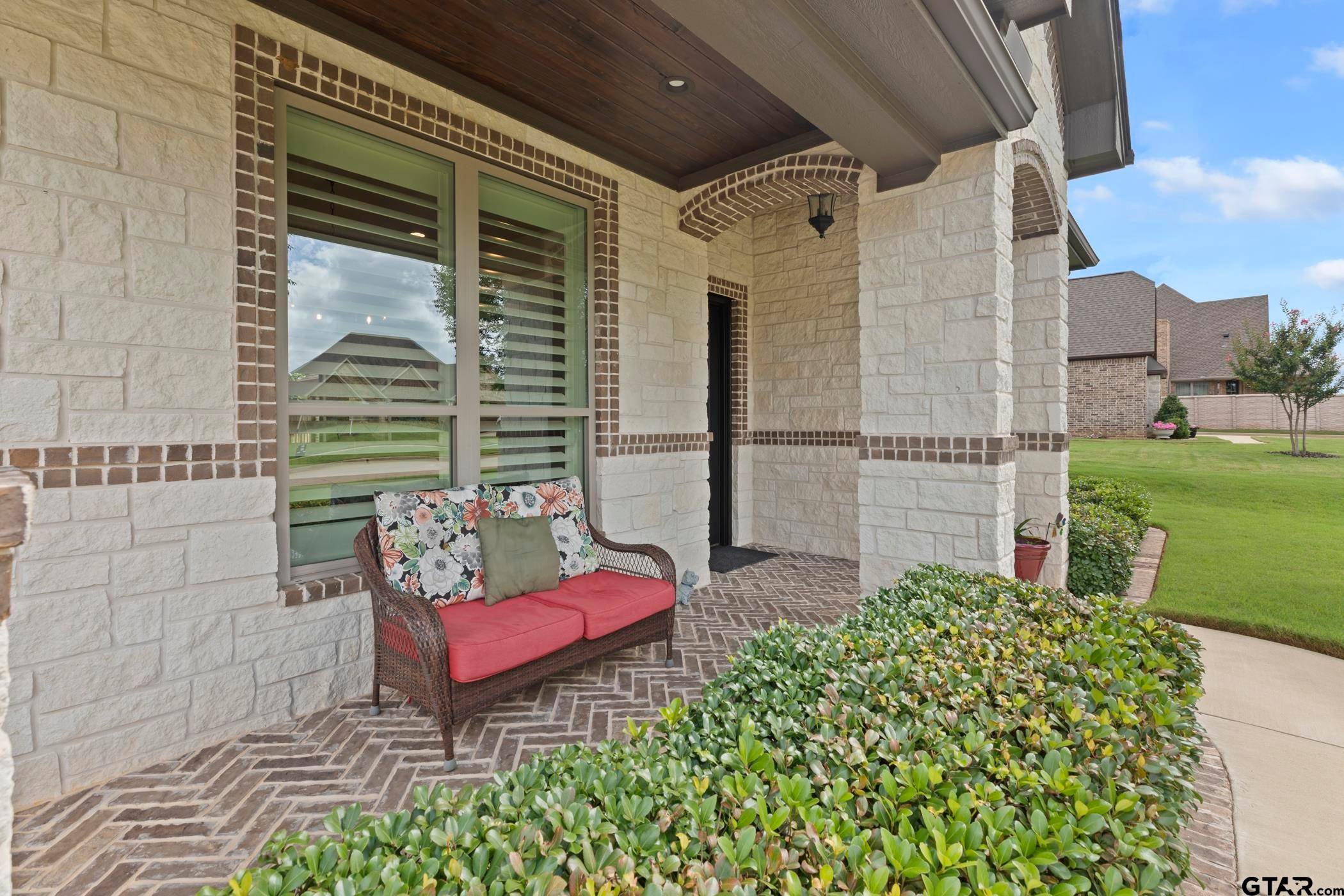 121 HERITAGE WAY