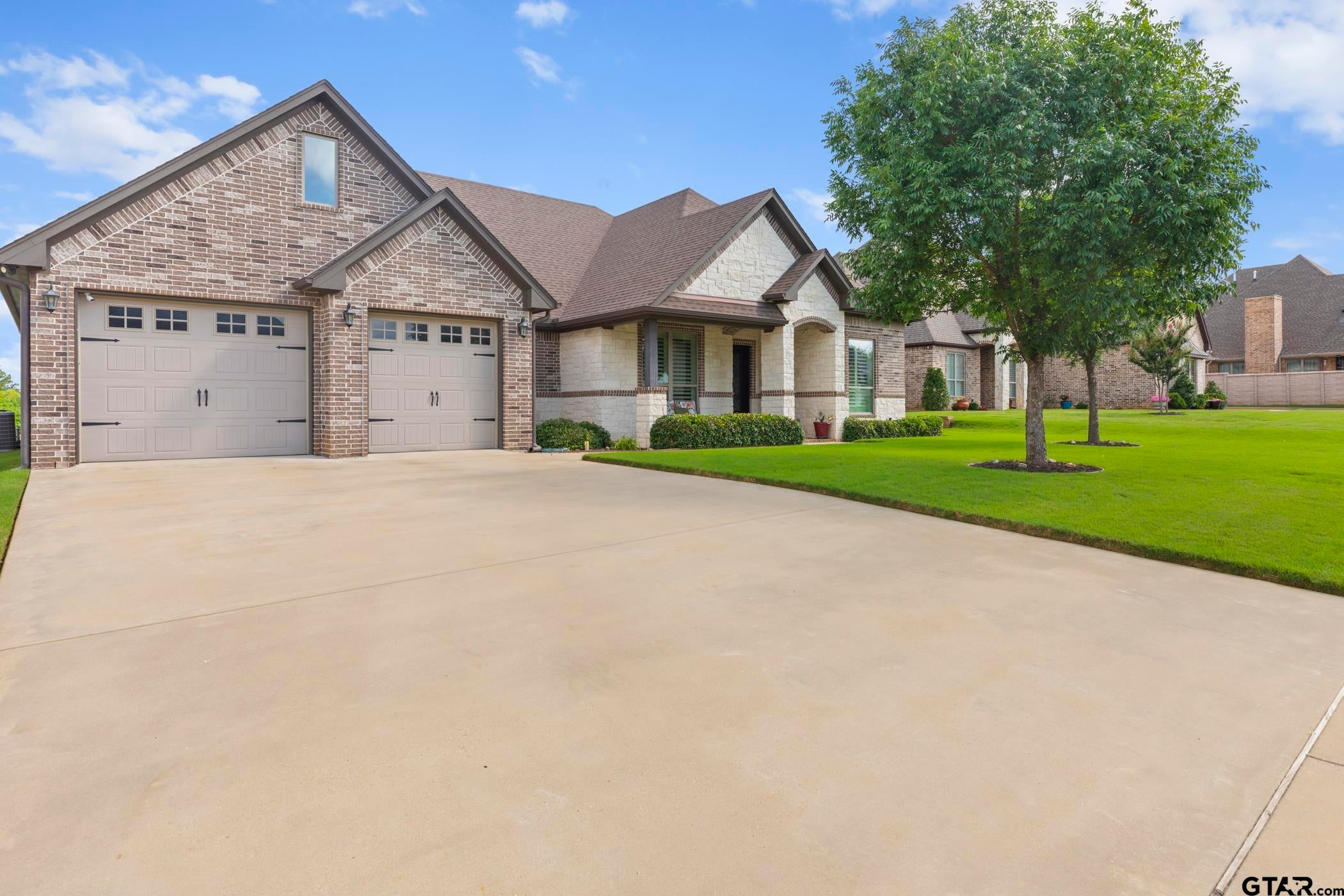121 HERITAGE WAY