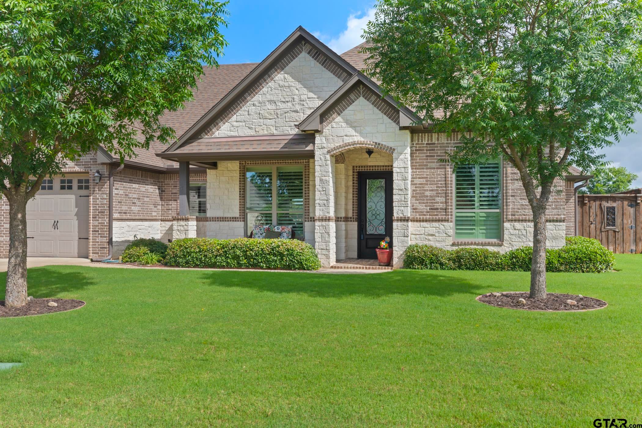 121 HERITAGE WAY