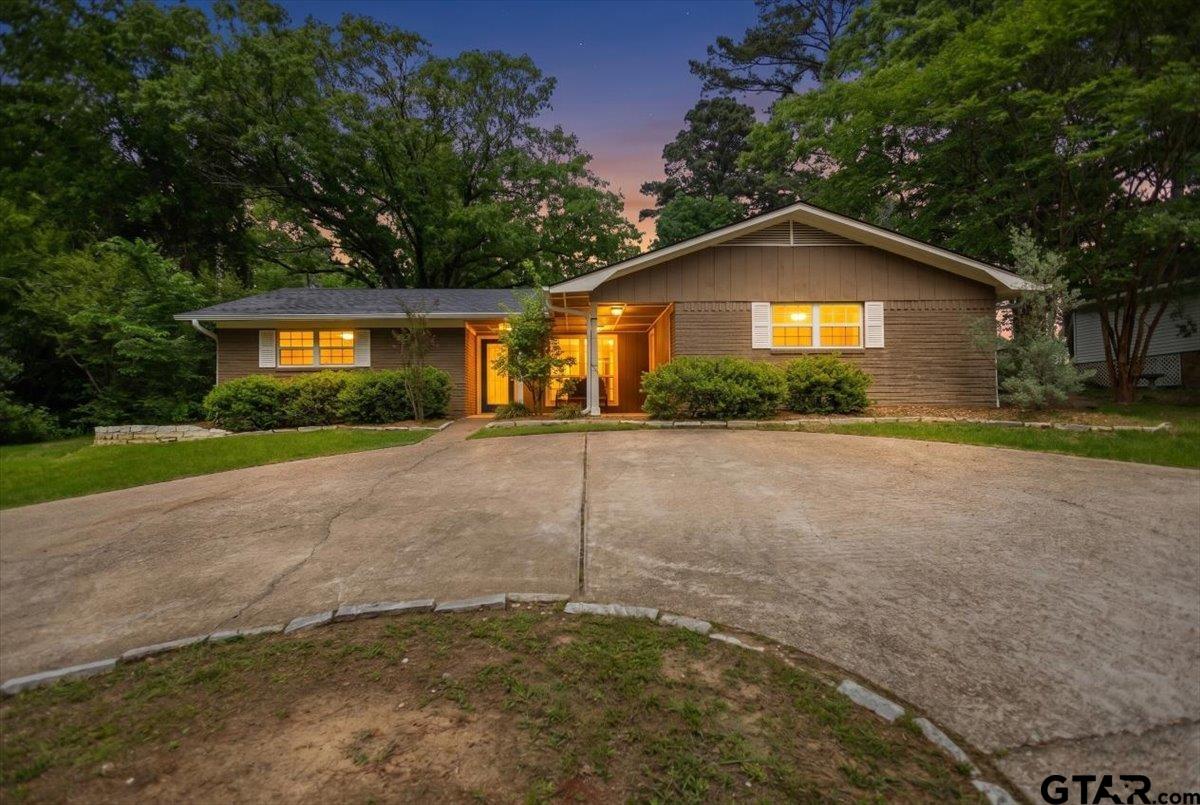1327 Bridle Path
