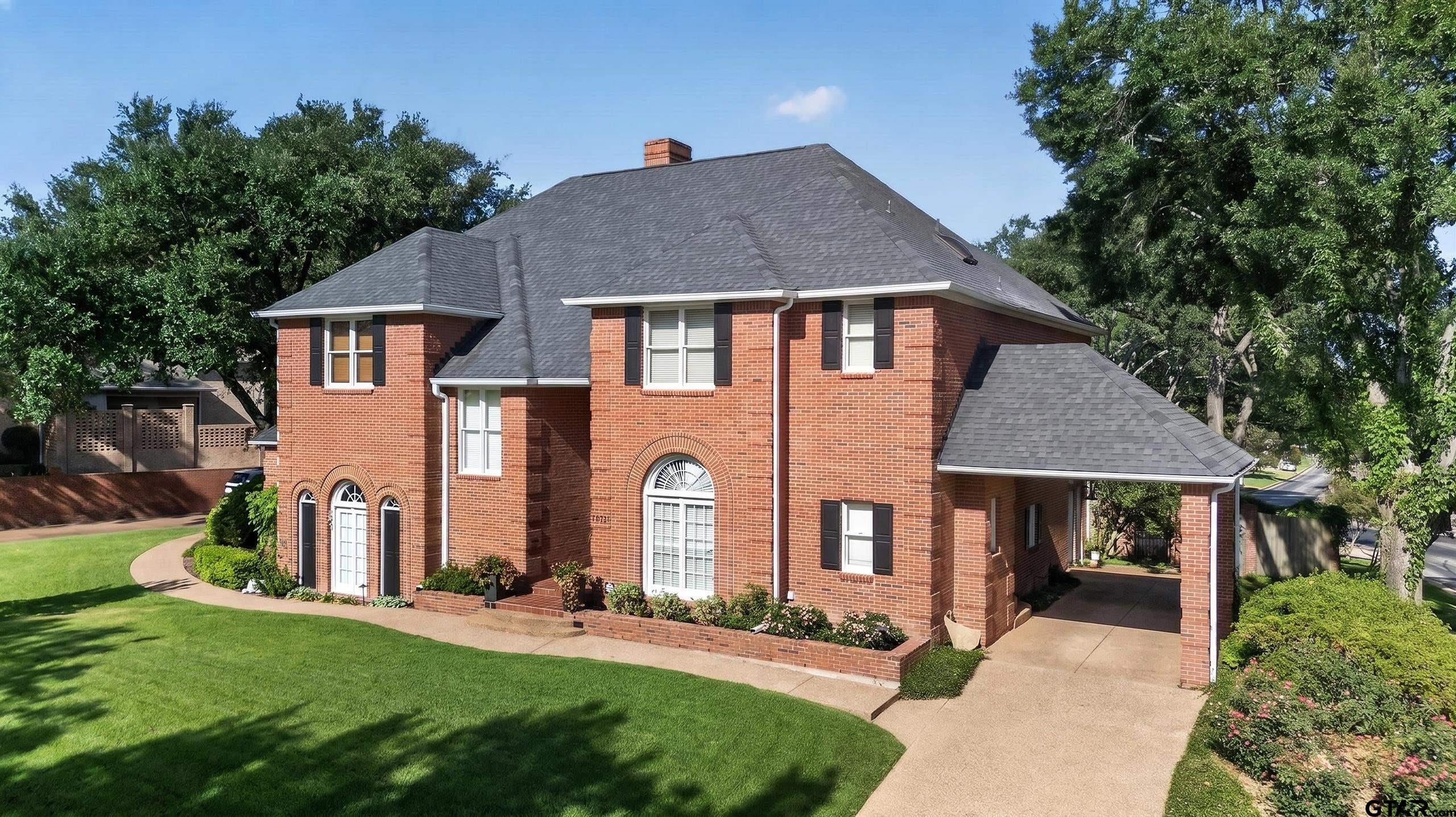 6401 Hollytree Circle