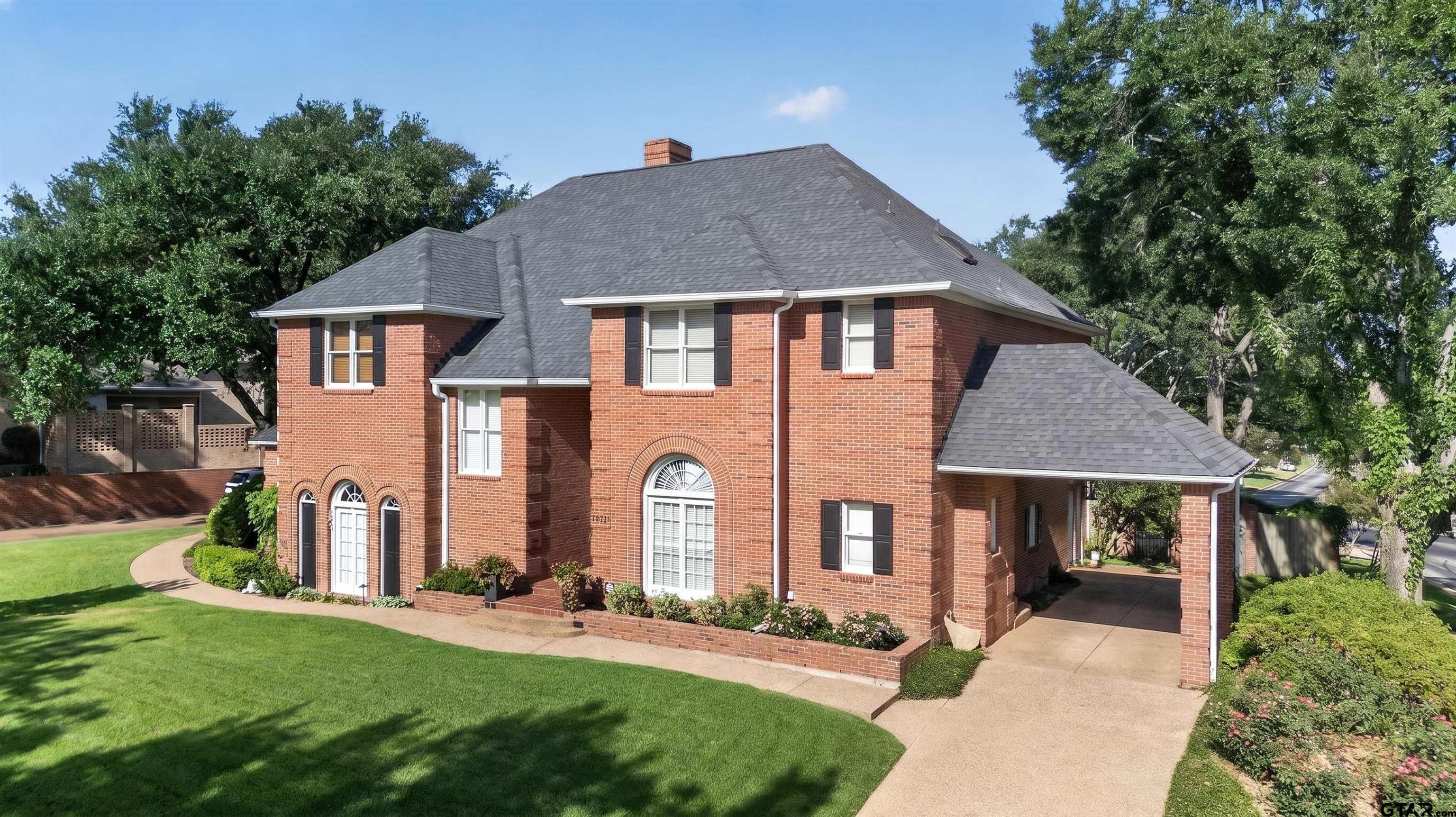 6401 Hollytree Circle