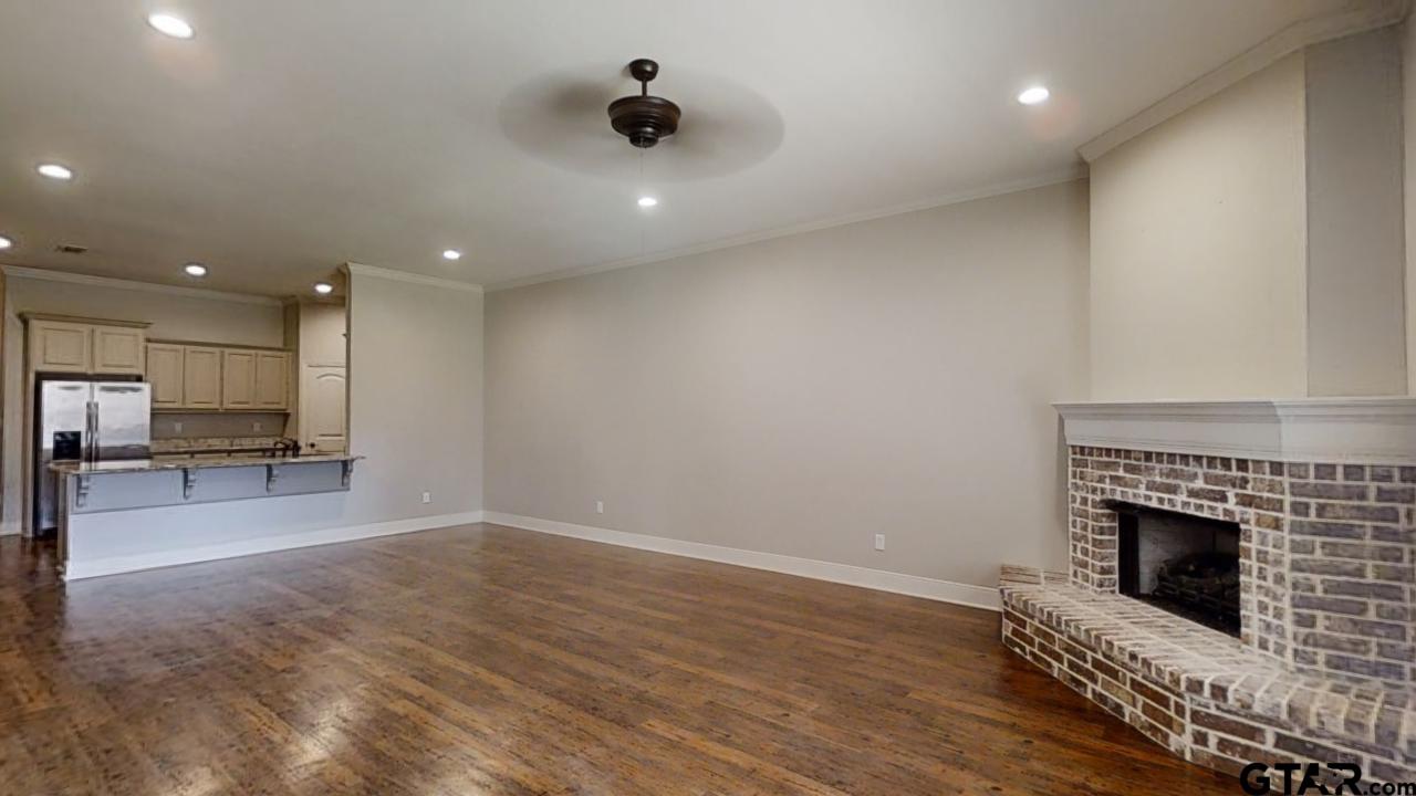 5405 Briar Cove