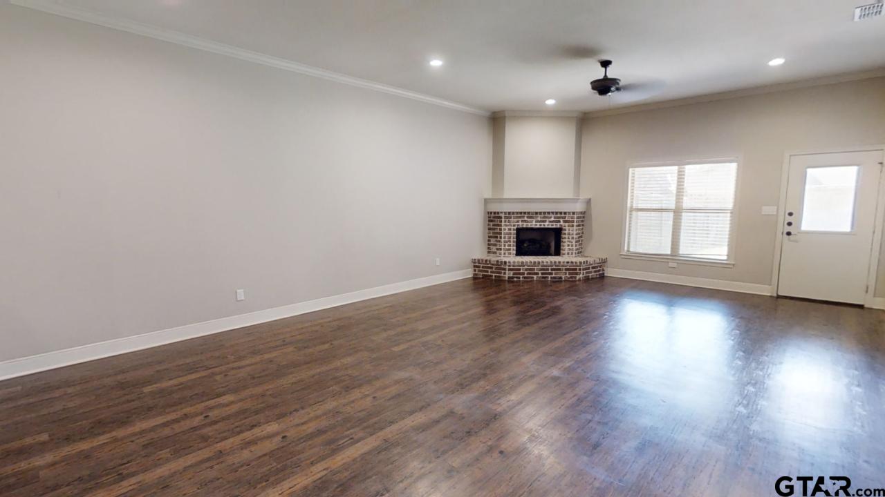 5405 Briar Cove