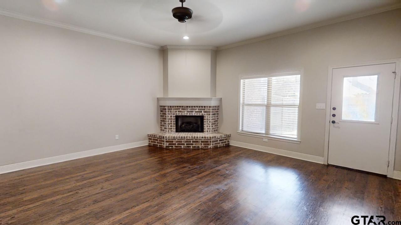 5405 Briar Cove