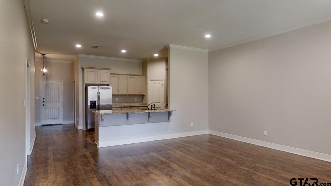 5405 Briar Cove