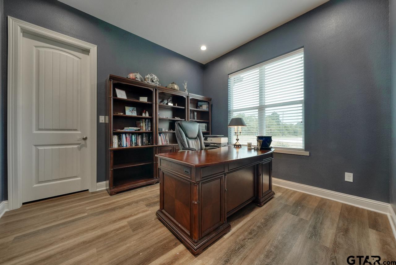 4999 Lago Vista Drive