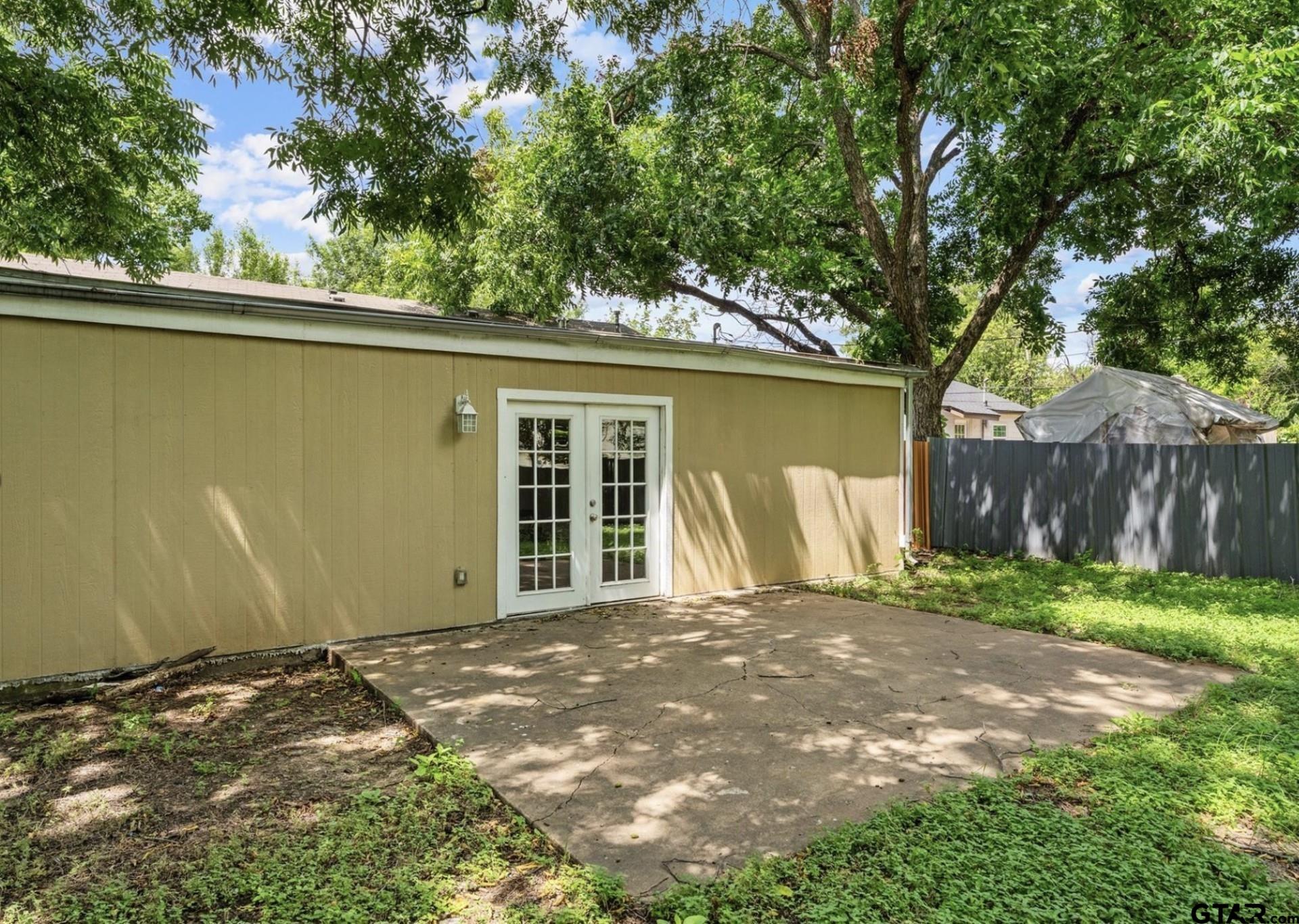 1924 Connally St