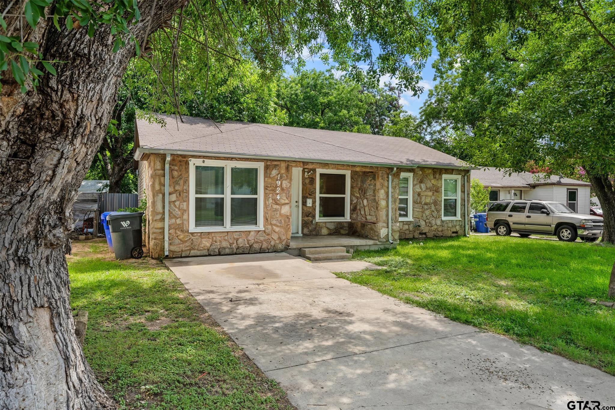1924 Connally St