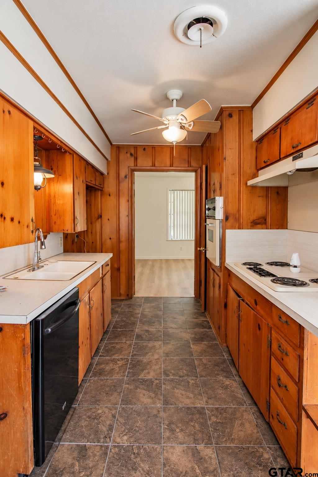 101 Leland Dr