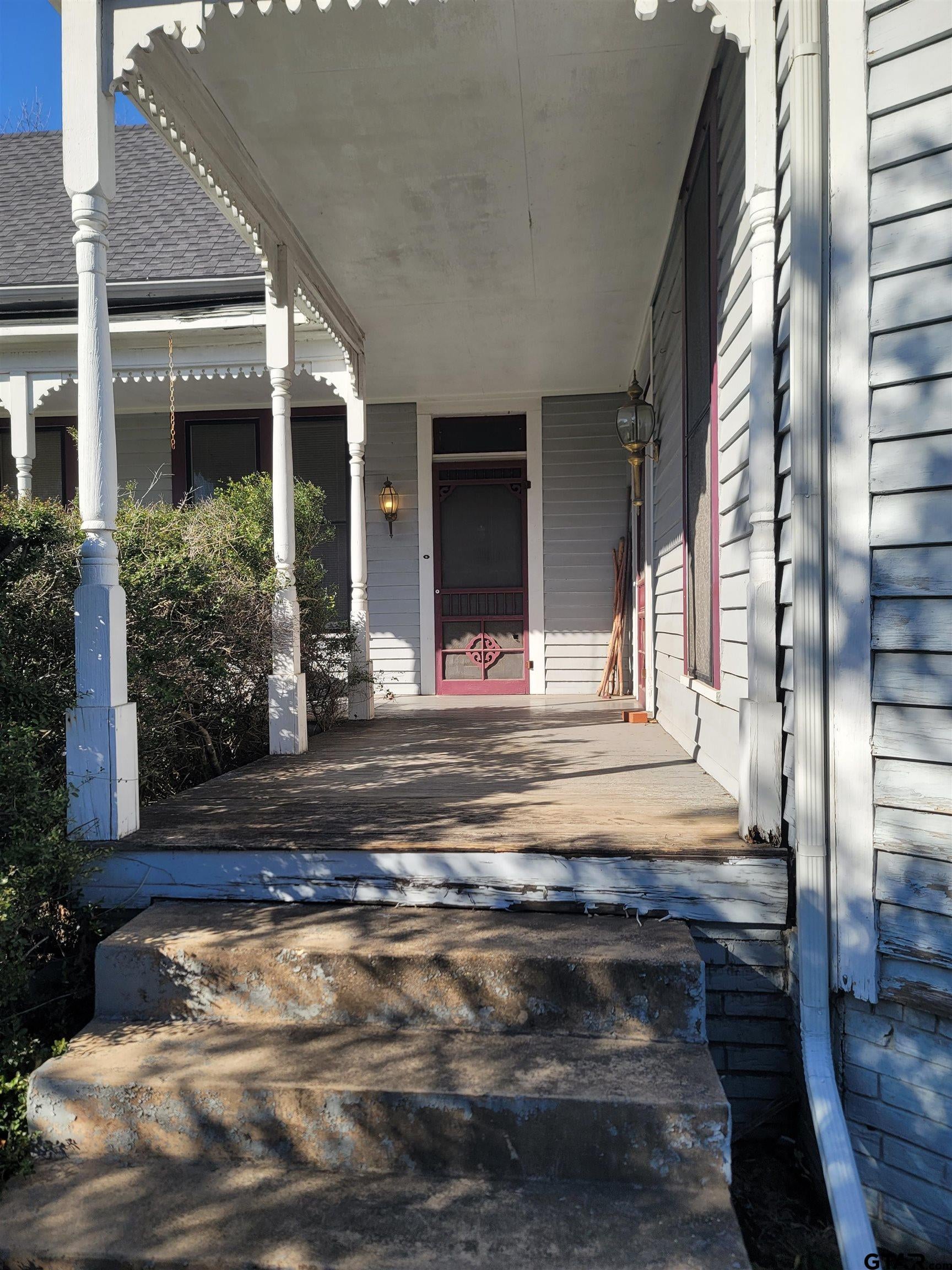705 Sycamore