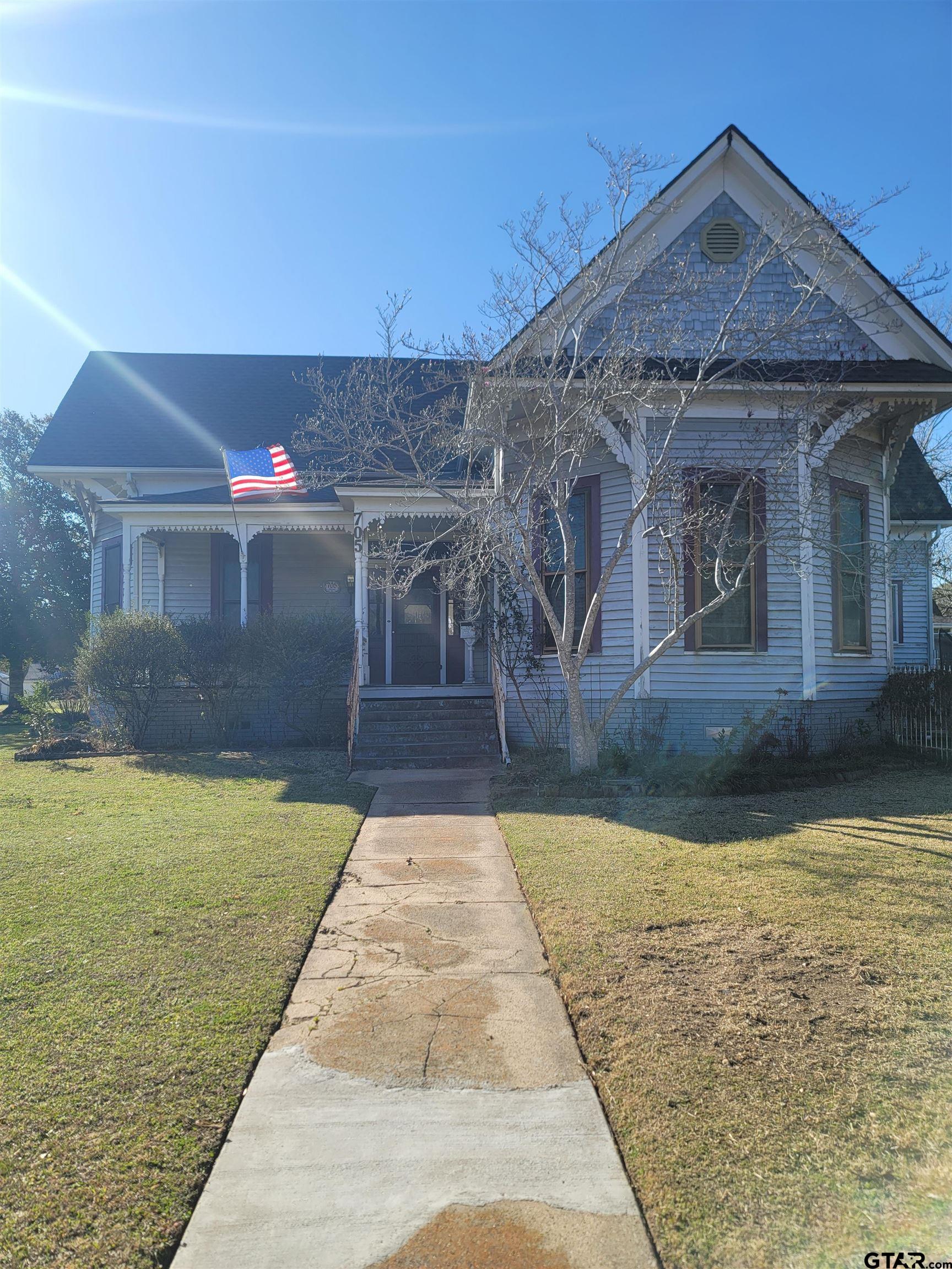 705 Sycamore