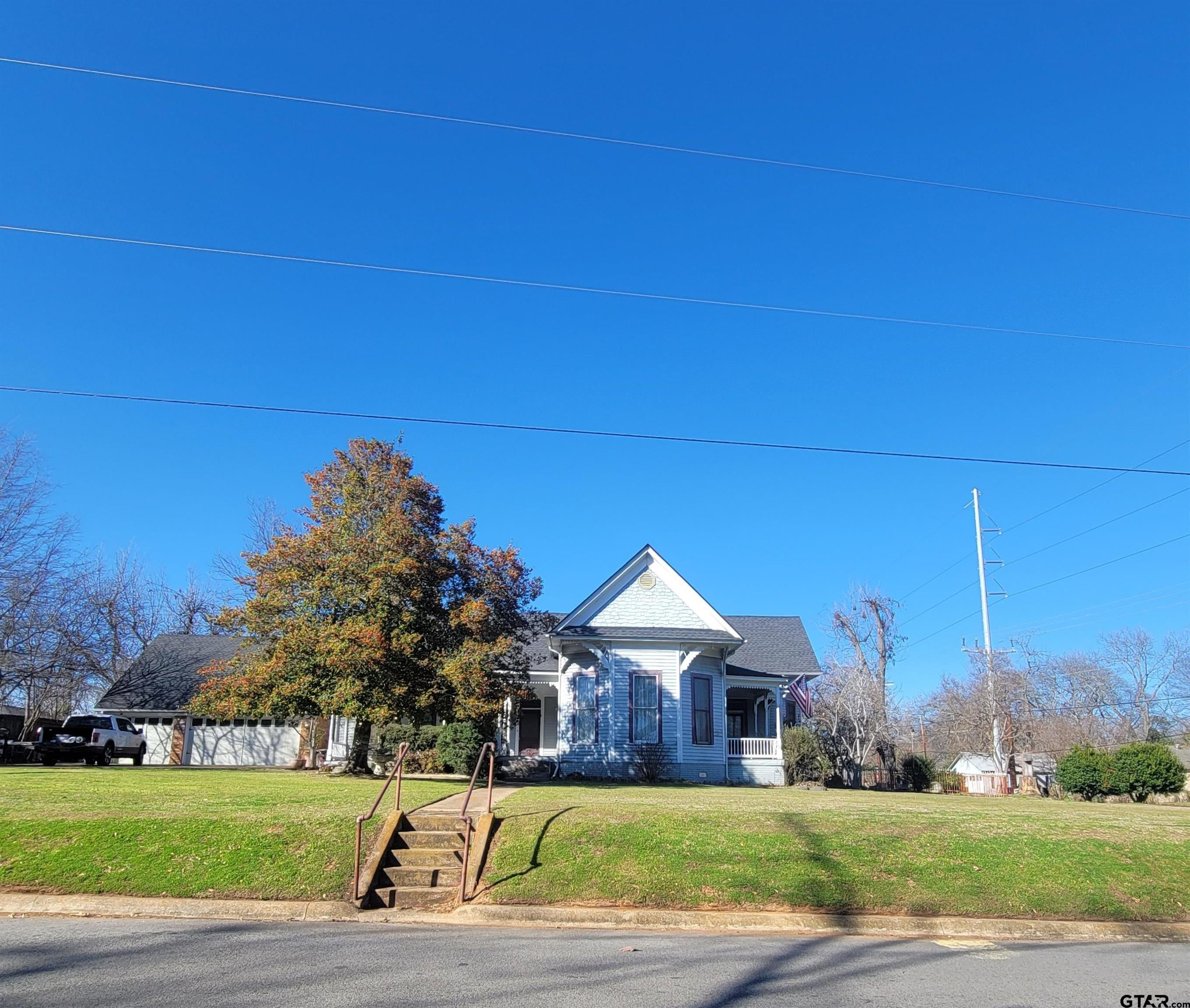705 Sycamore