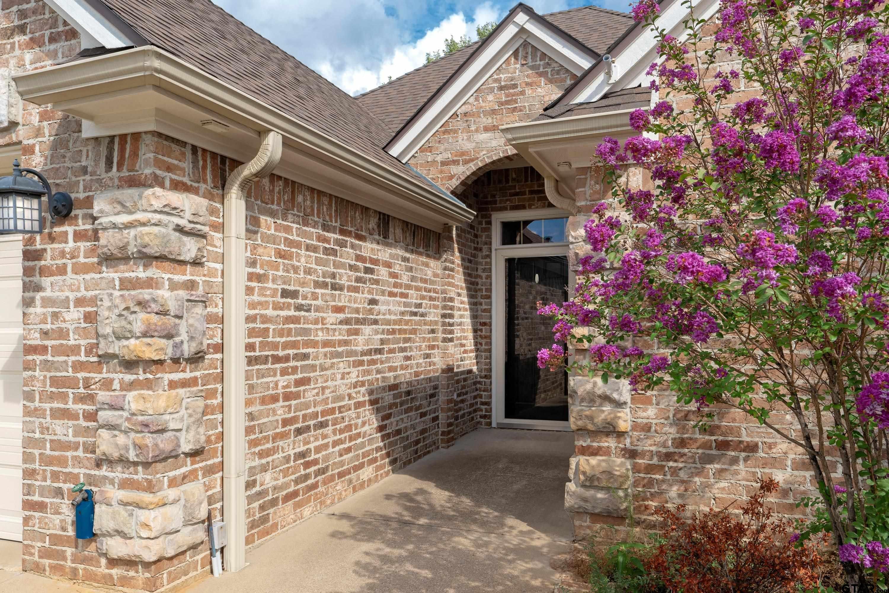 1613 Valley Brook