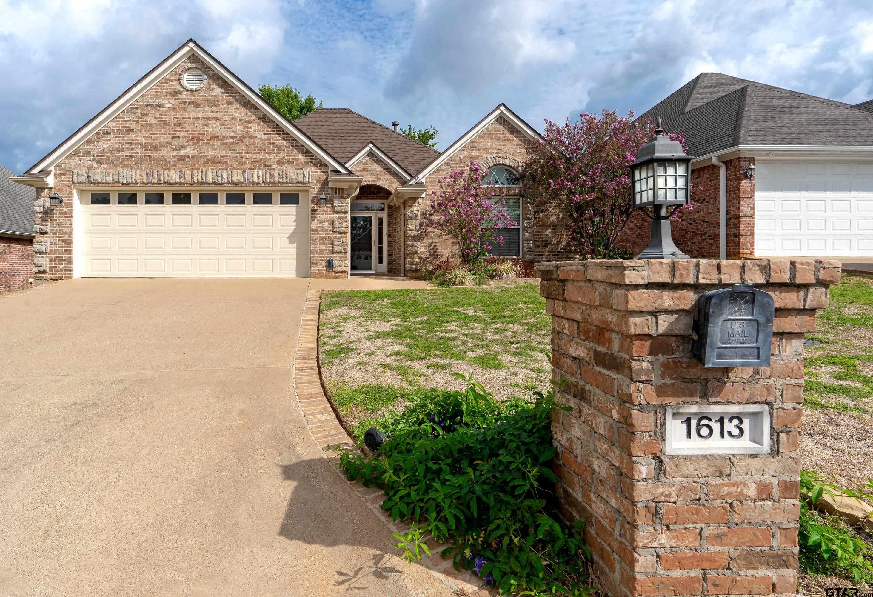 1613 Valley Brook
