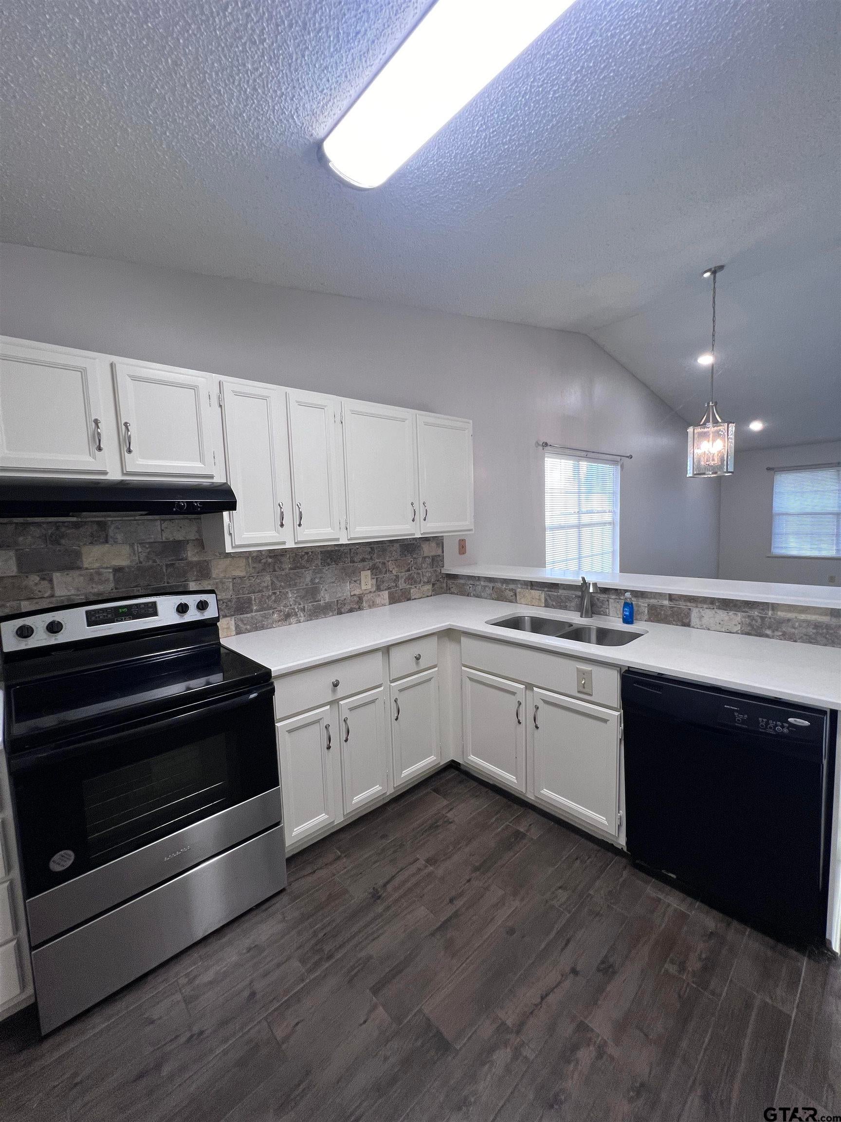3425 Lexington