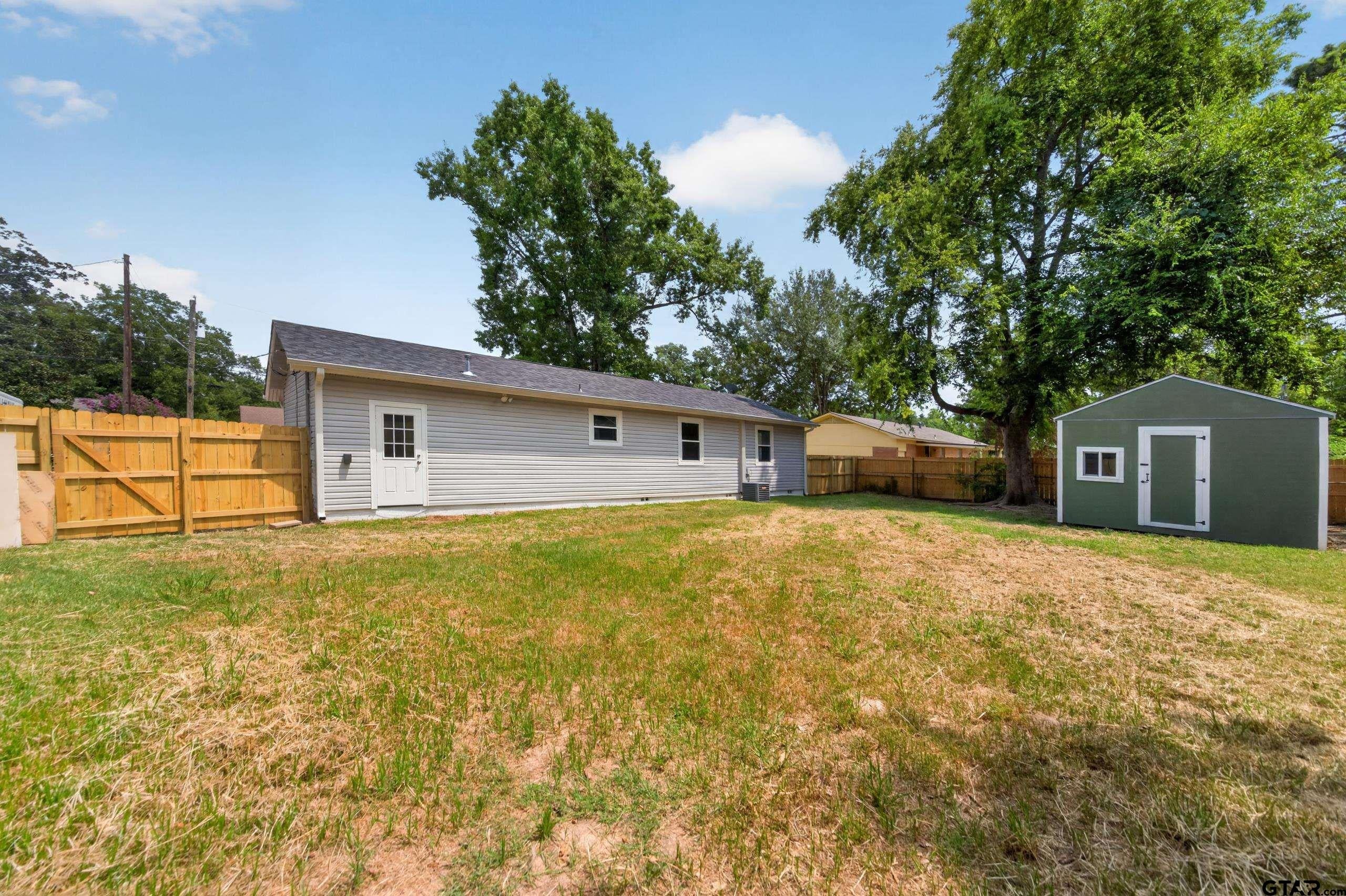 203 Lakeview St.