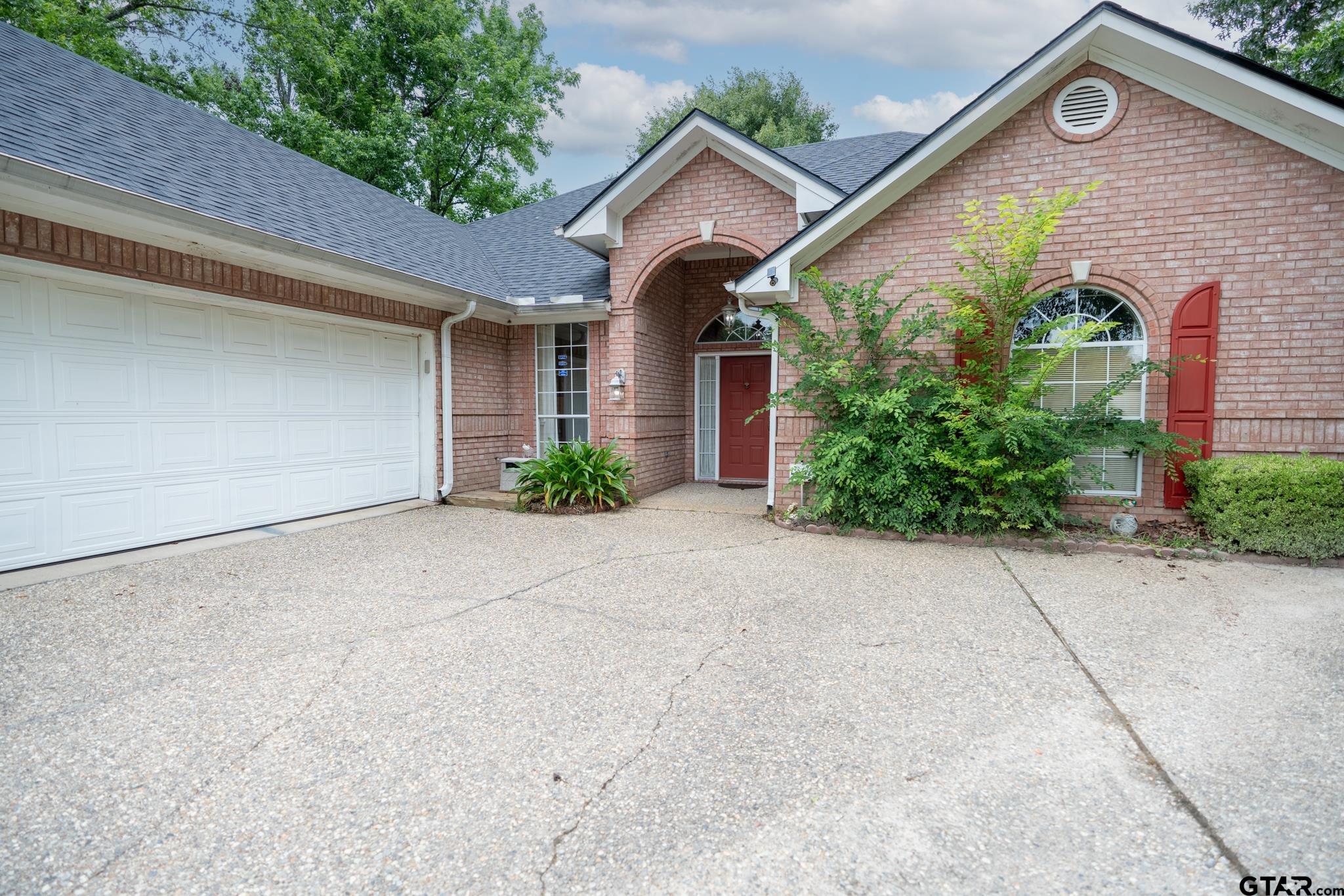 11338 Woodview