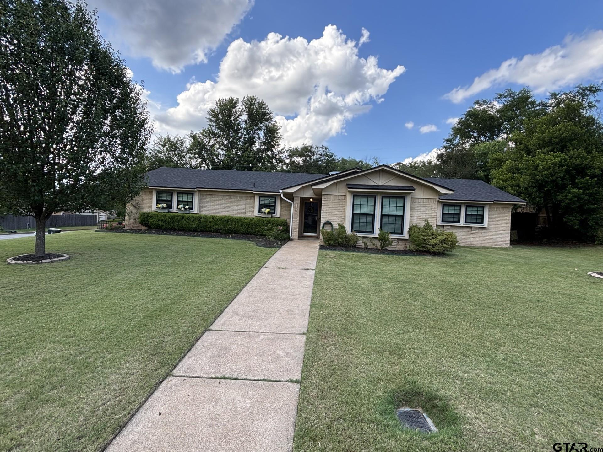 700 David Dr