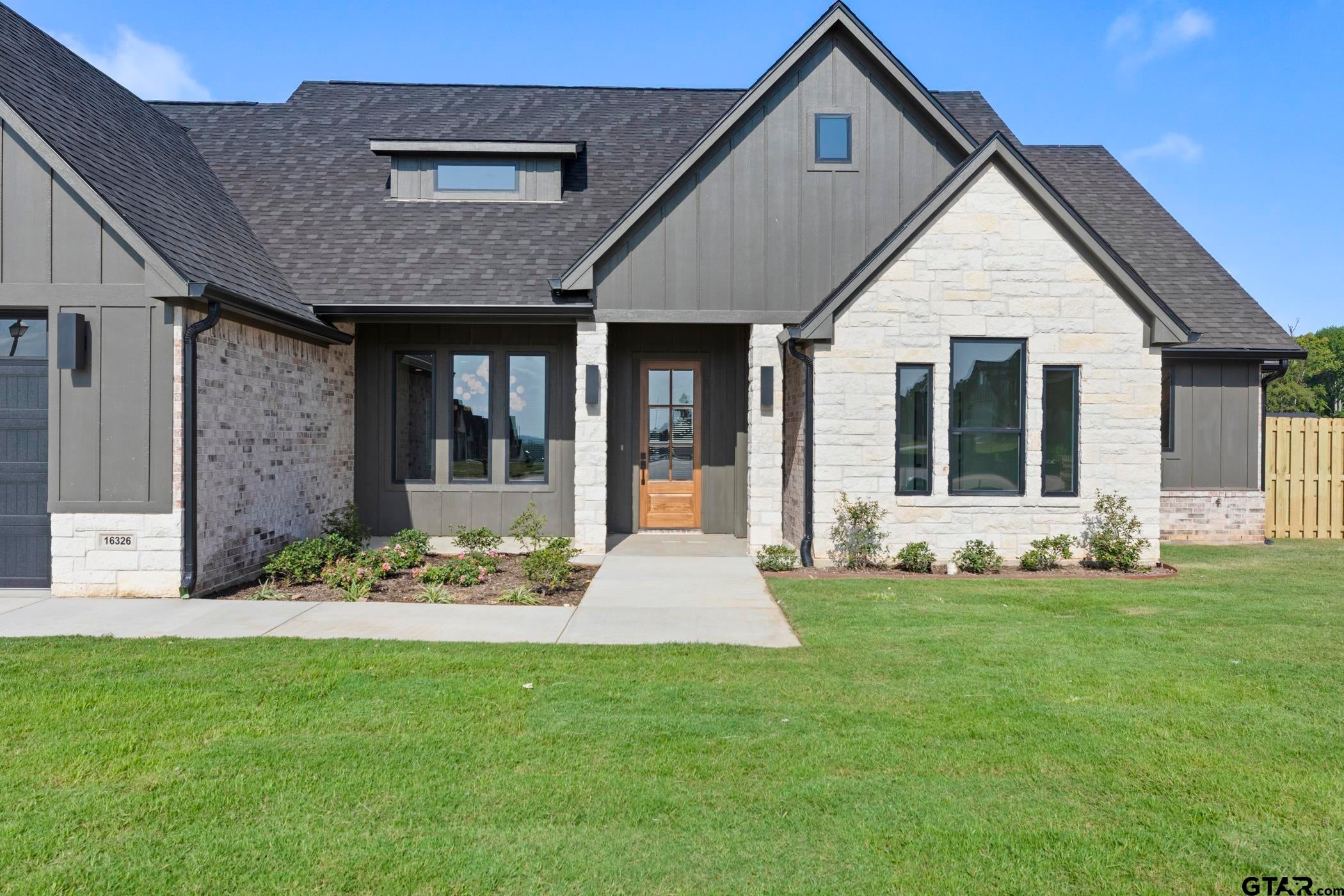 16326 Clearview Dr