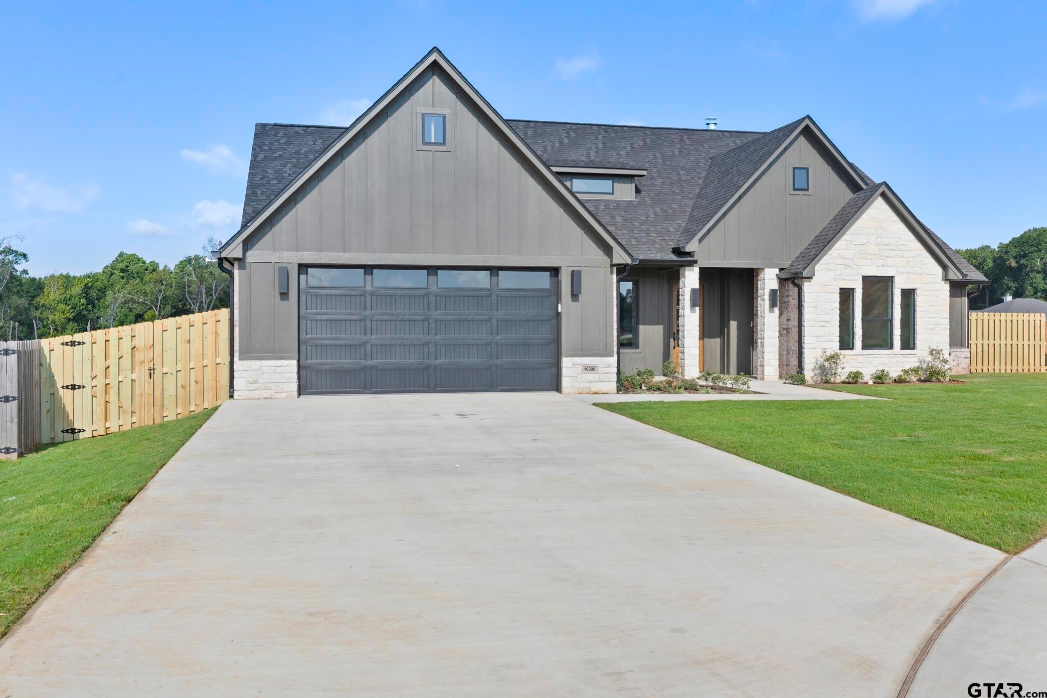 16326 Clearview Dr