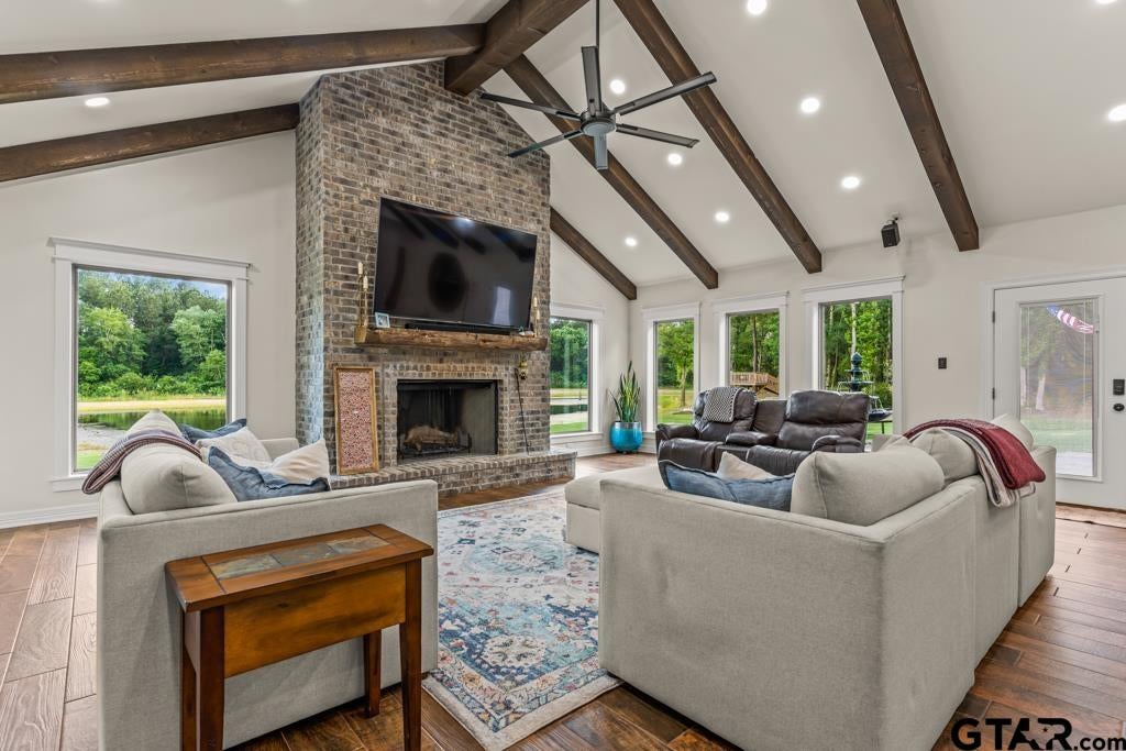 155 Private Road 3561