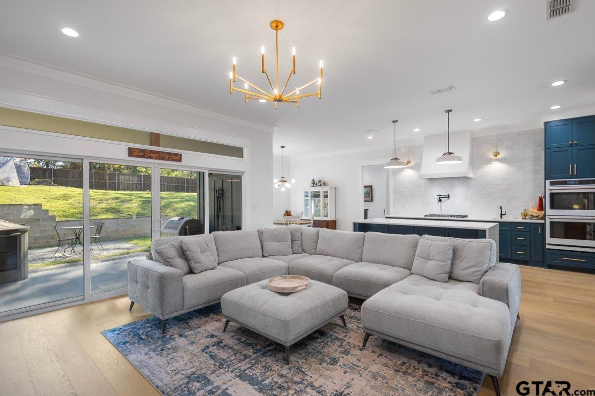 423 Lakeview