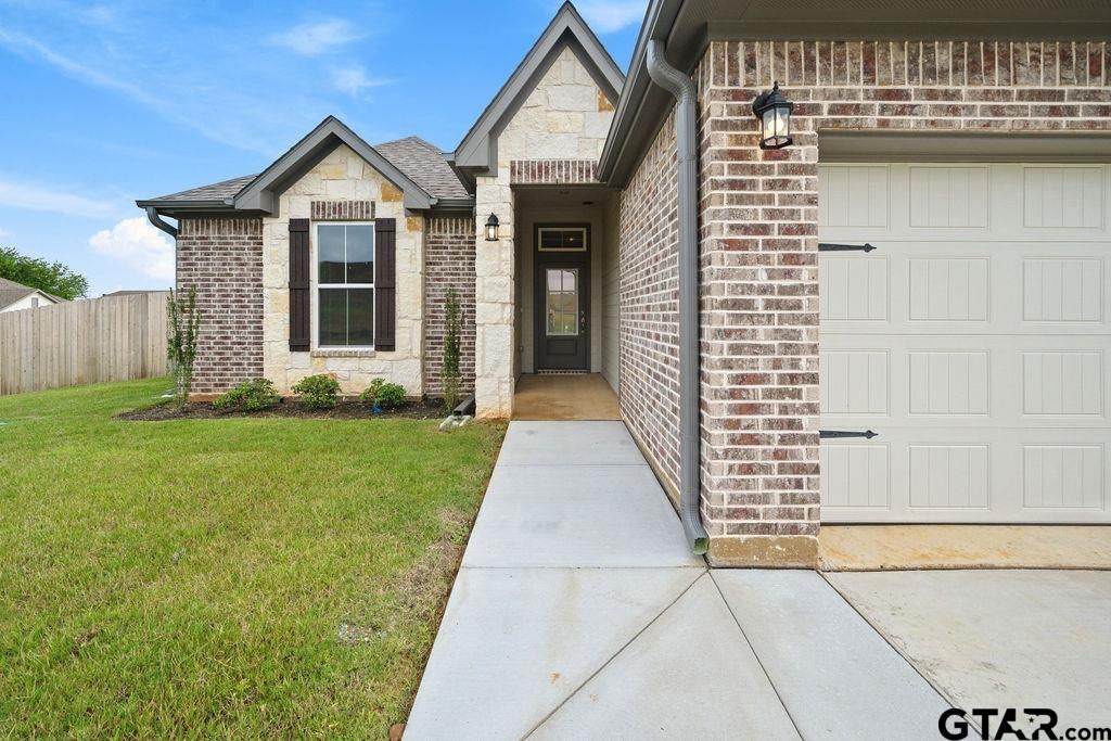 544 Prince Place