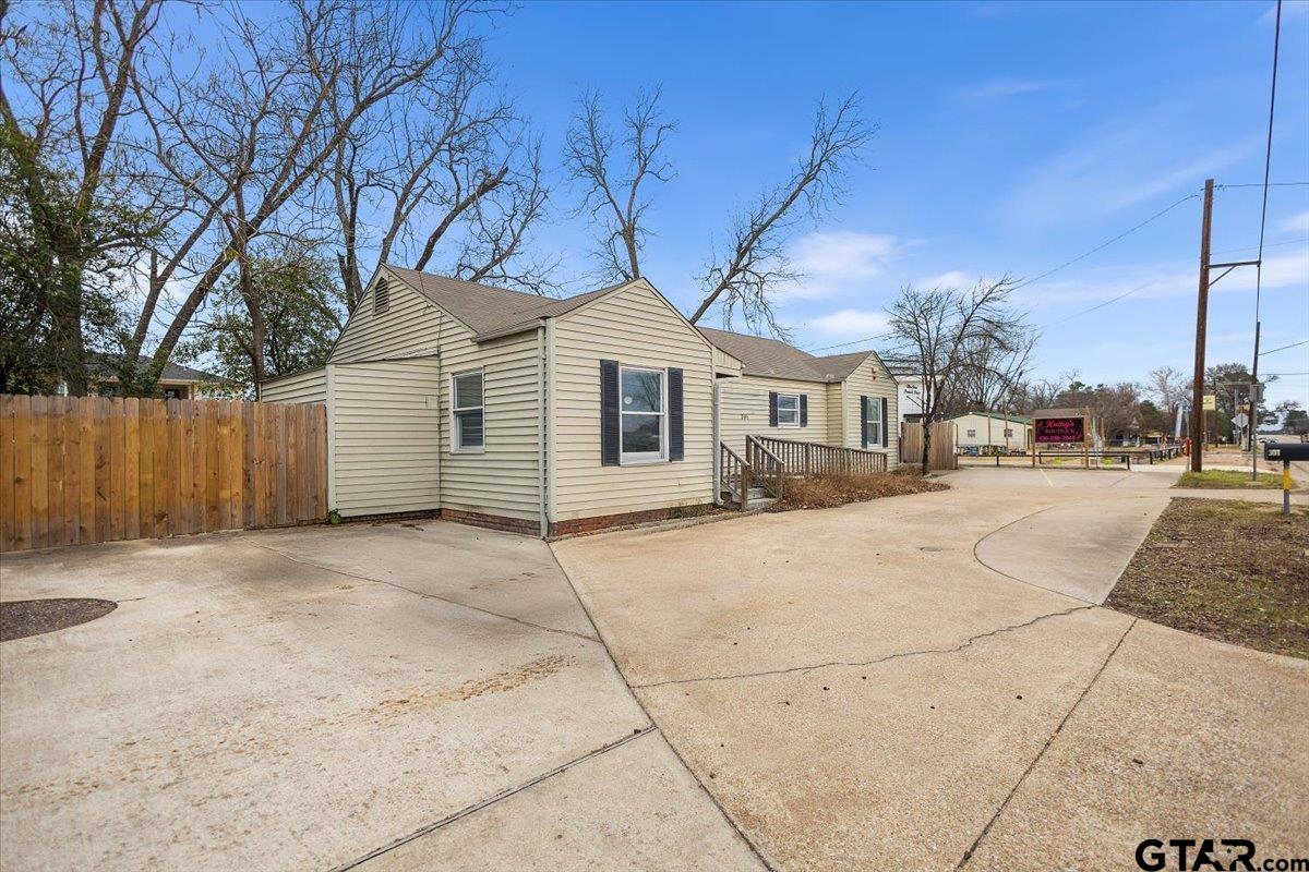304 N Main
