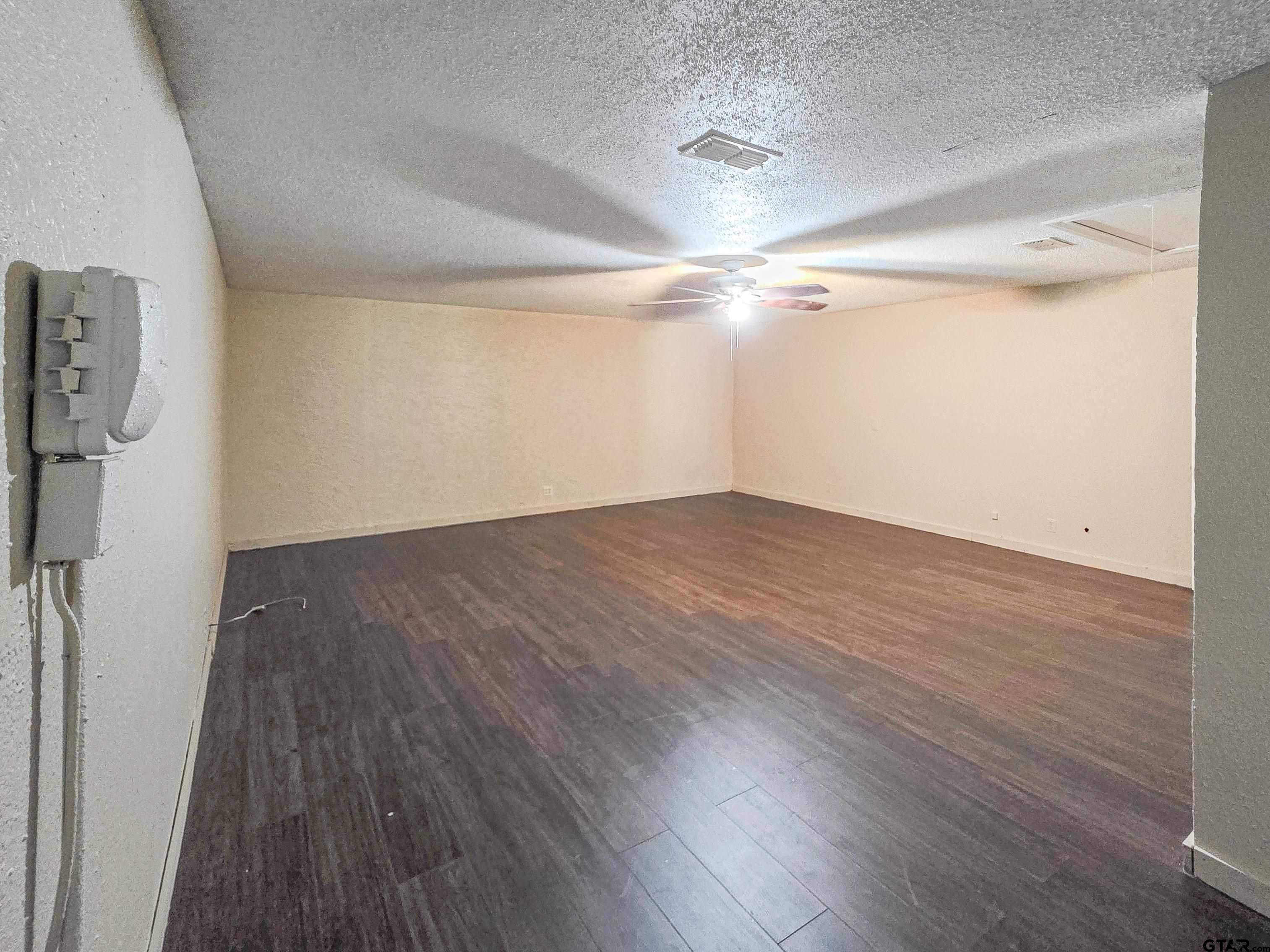 16786 Shadyridge