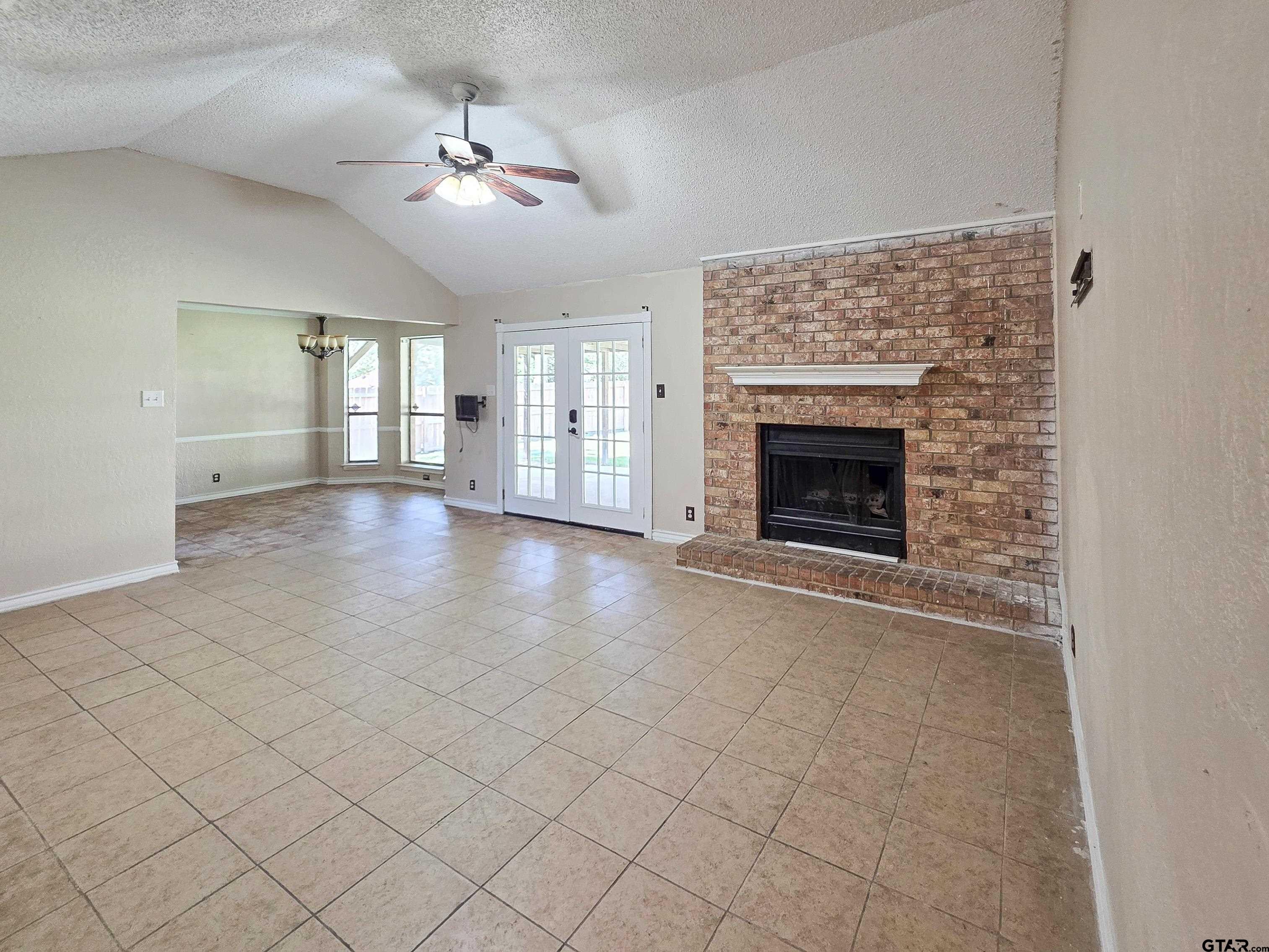 16786 Shadyridge