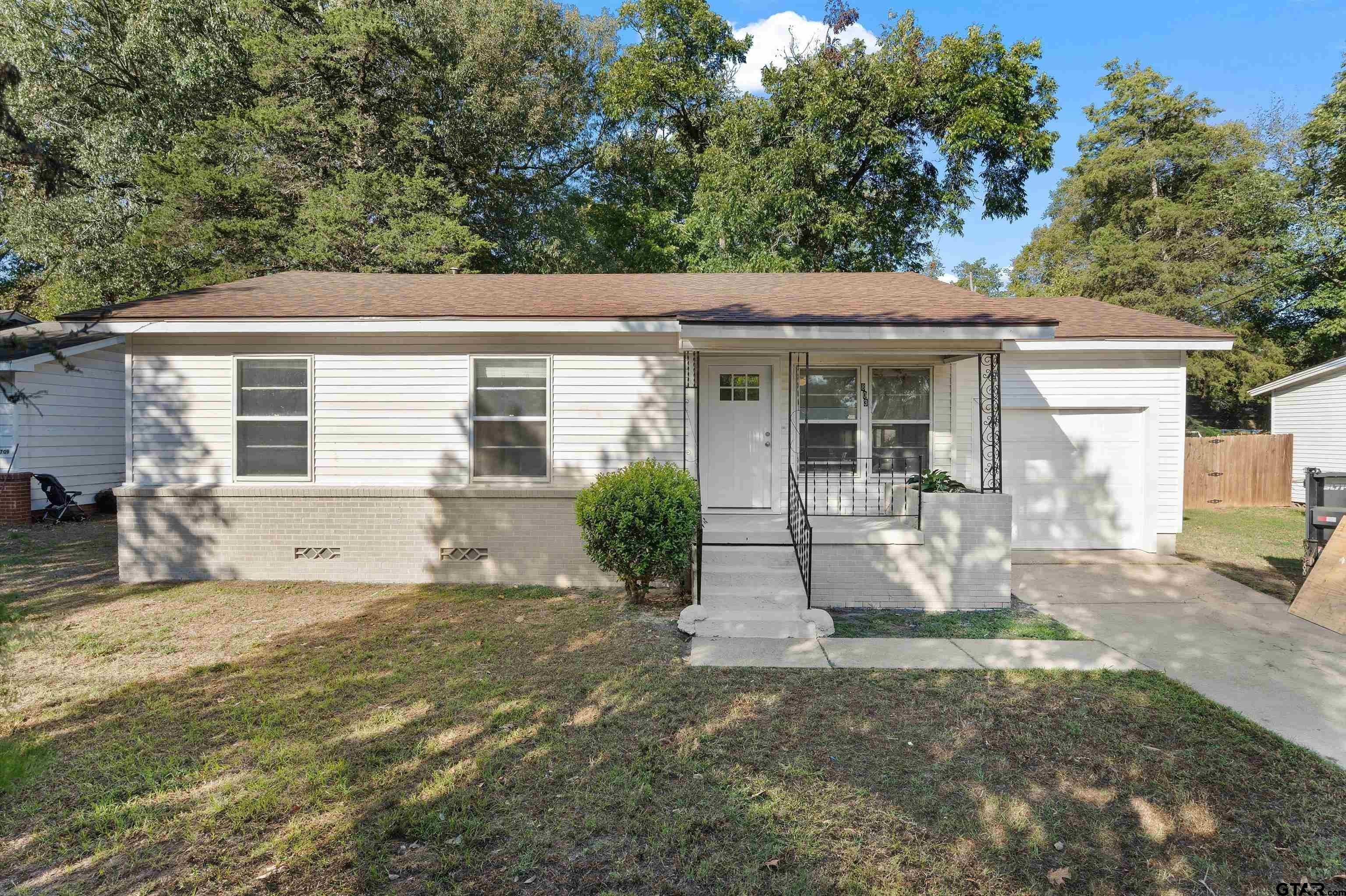 803 Parkview