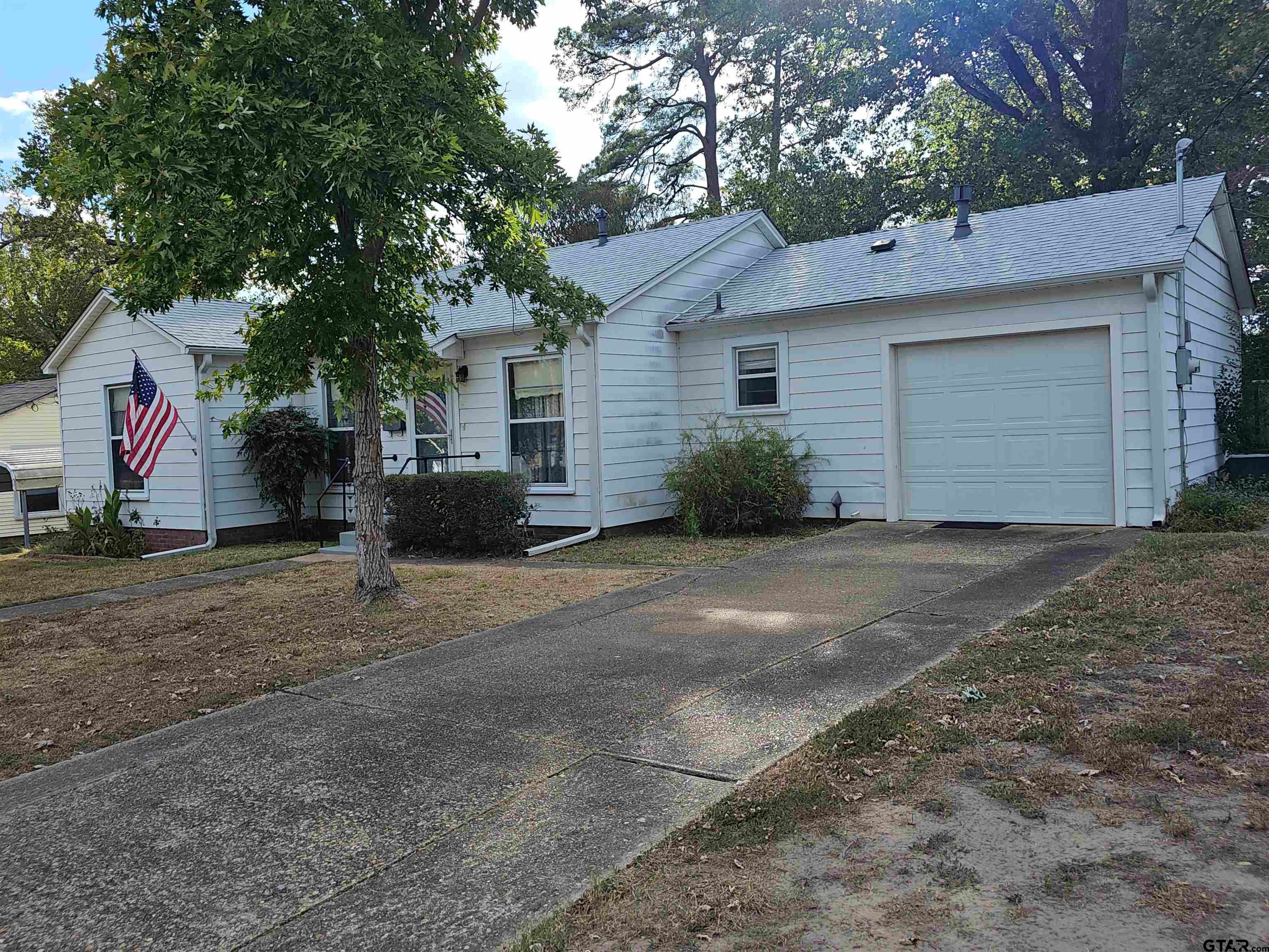 607 Thompson