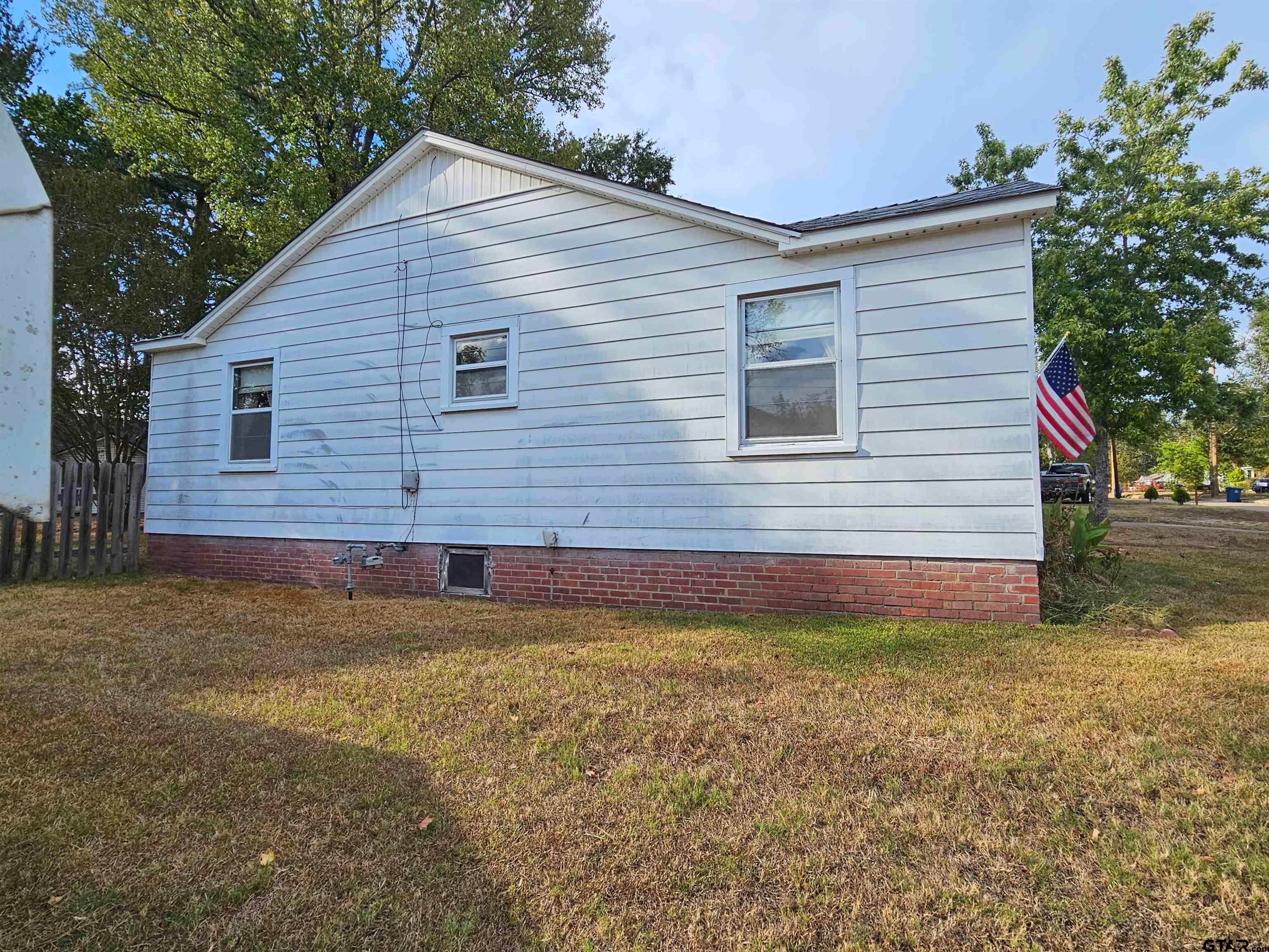 607 Thompson