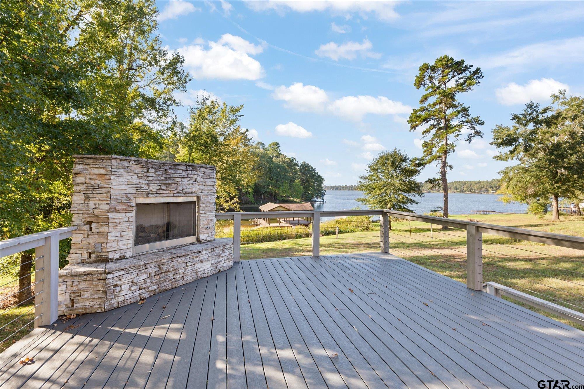 3013 E Lake Dr